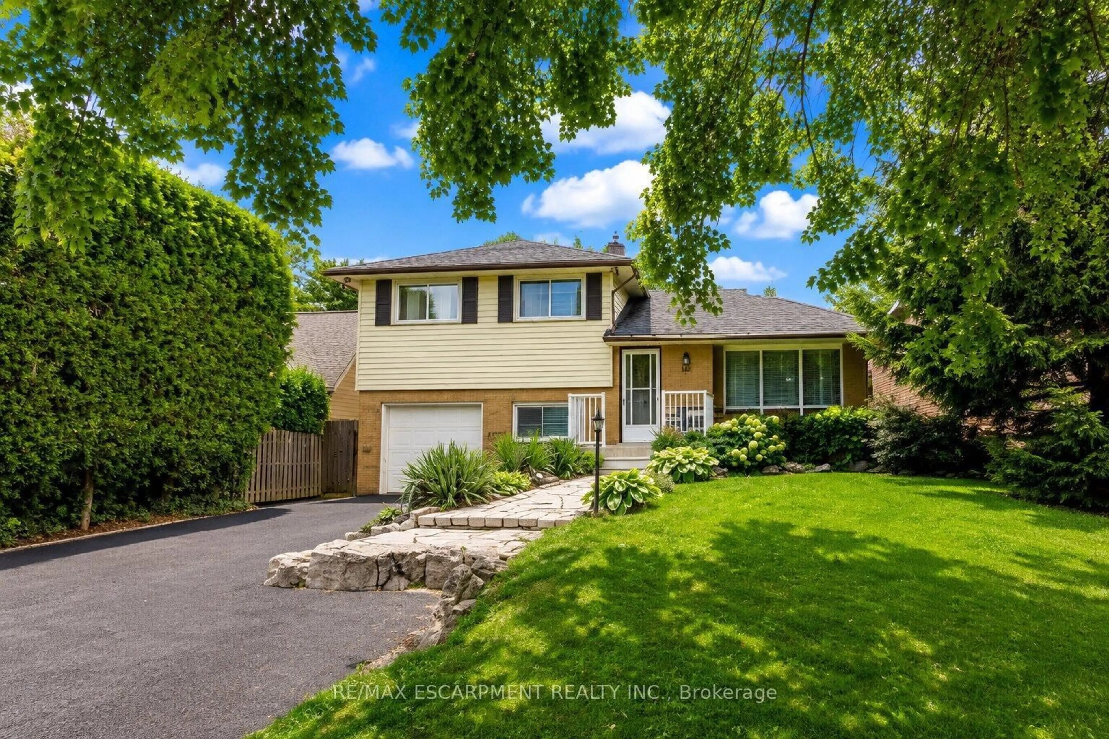 Unknown for 120 Stone Church Rd, Hamilton Ontario L9B 1A3