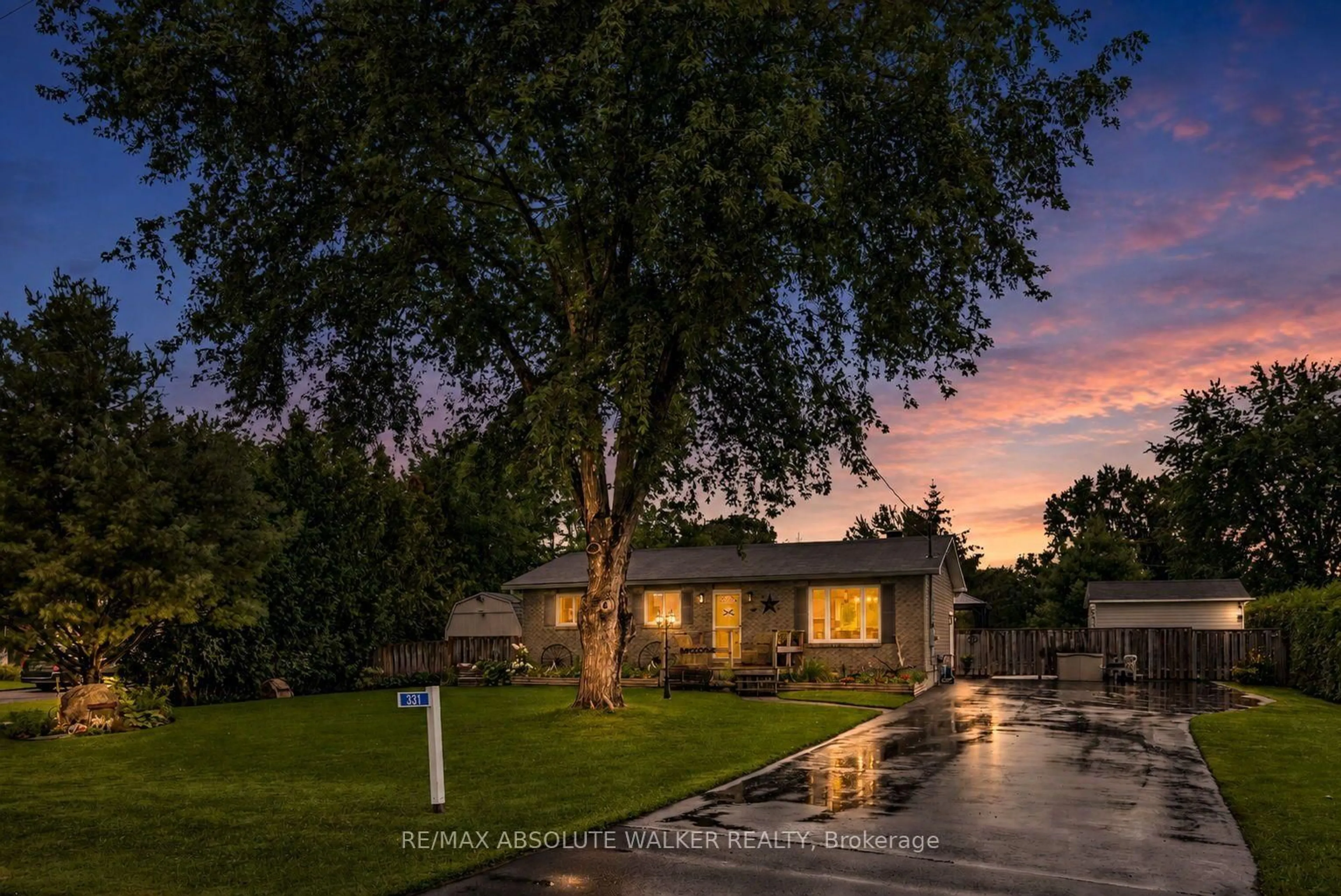 A pic from outside/outdoor area/front of a property/back of a property/a pic from drone, street for 331 Wolfe Cres, Clarence-Rockland Ontario K4K 1K7