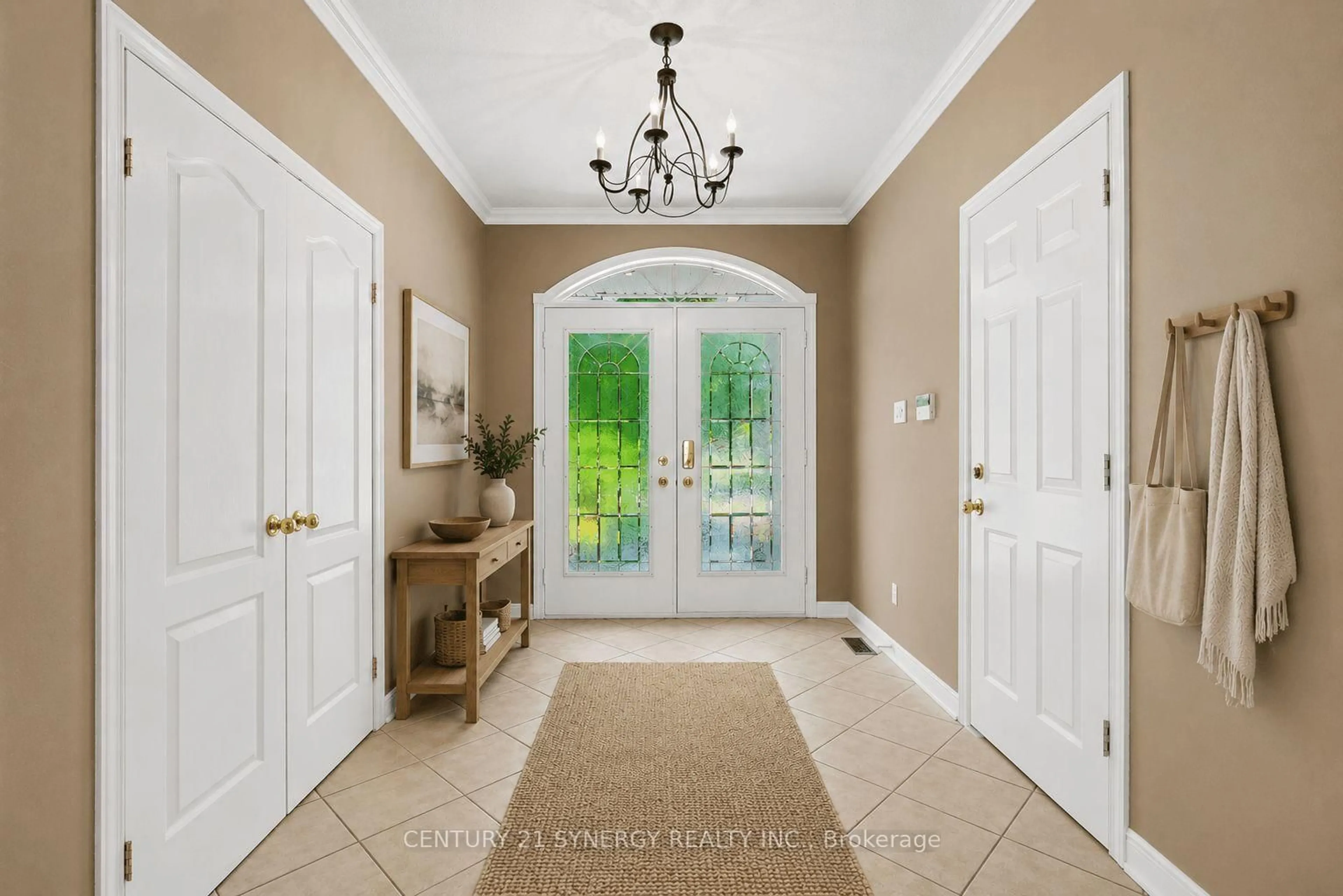 Indoor entryway for 17 Warnock Crt, Ottawa Ontario K1J 1H1