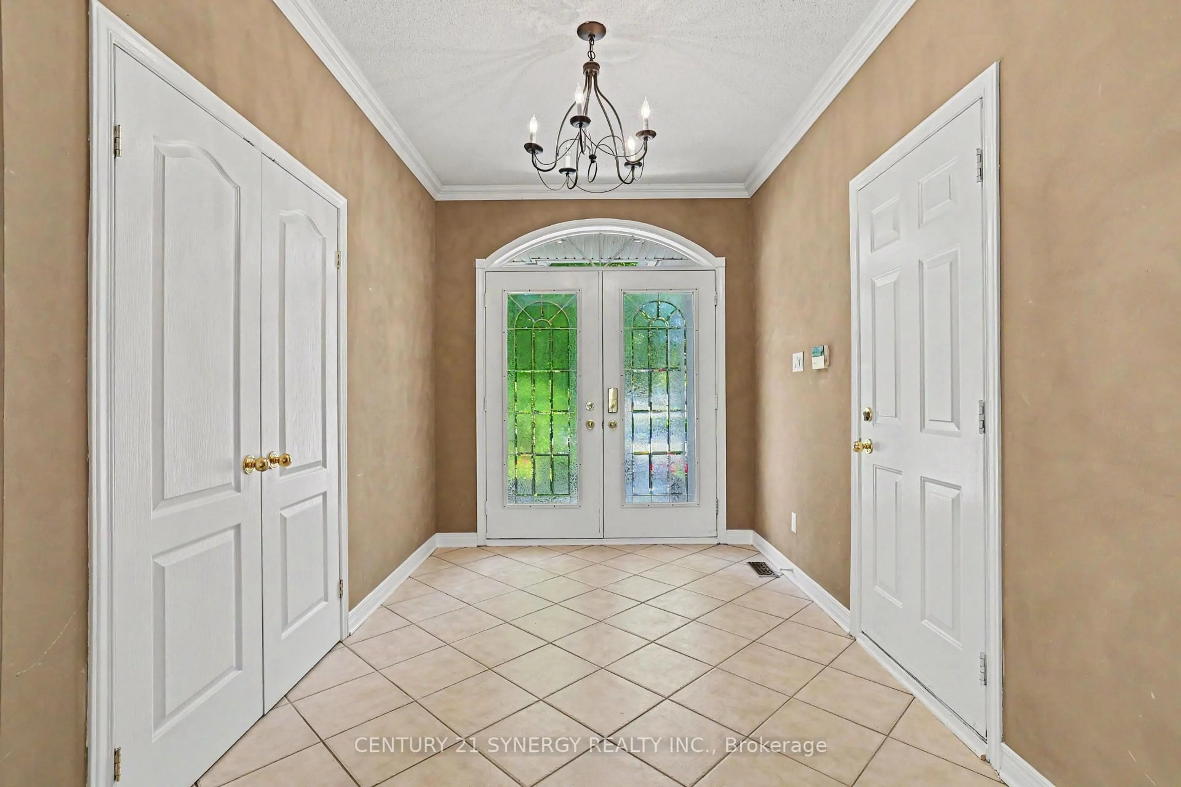 Indoor entryway for 17 Warnock Crt, Ottawa Ontario K1J 1H1