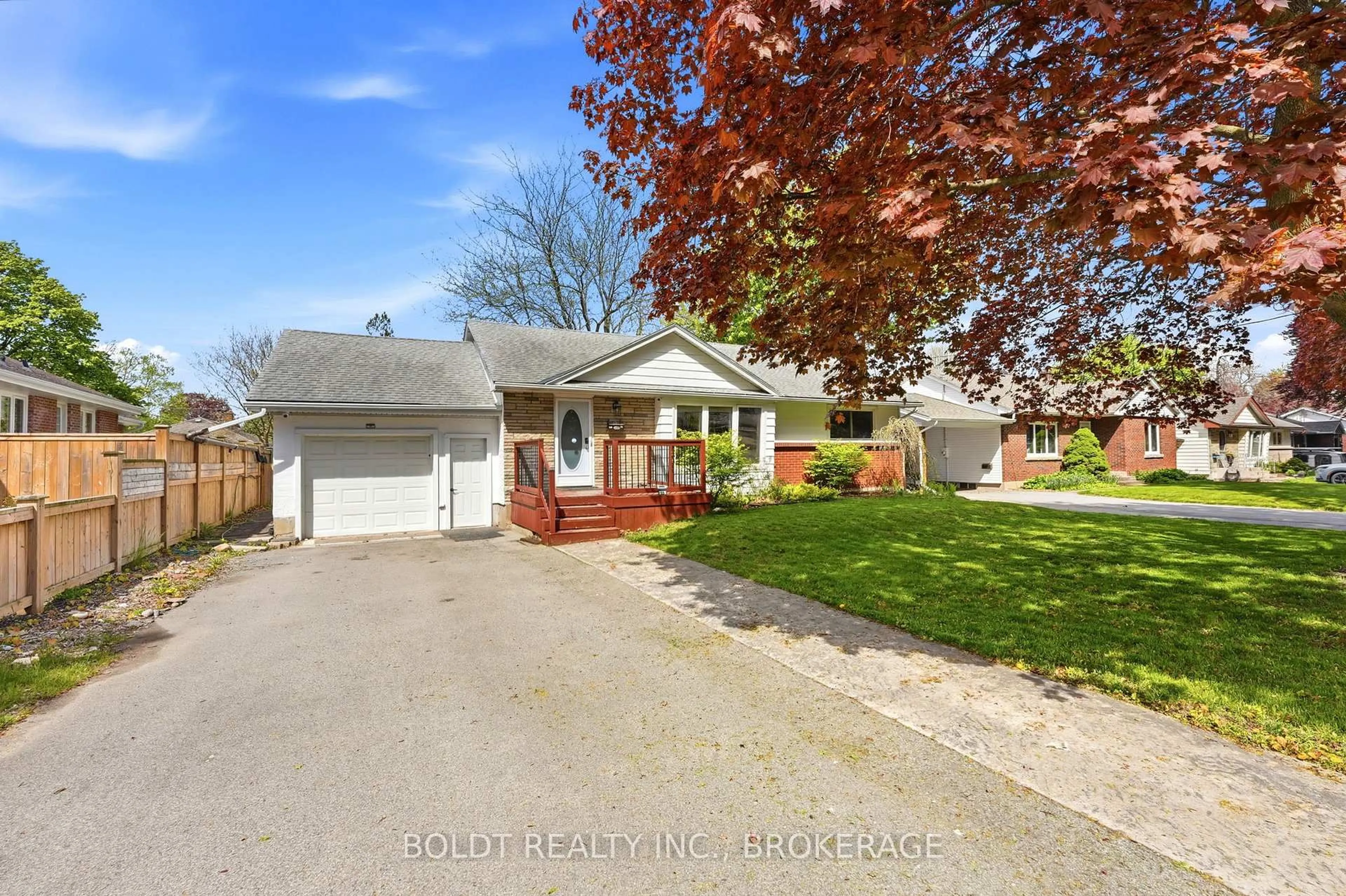 A pic from outside/outdoor area/front of a property/back of a property/a pic from drone, street for 23 Woodelm Dr, St. Catharines Ontario L2M 4N5