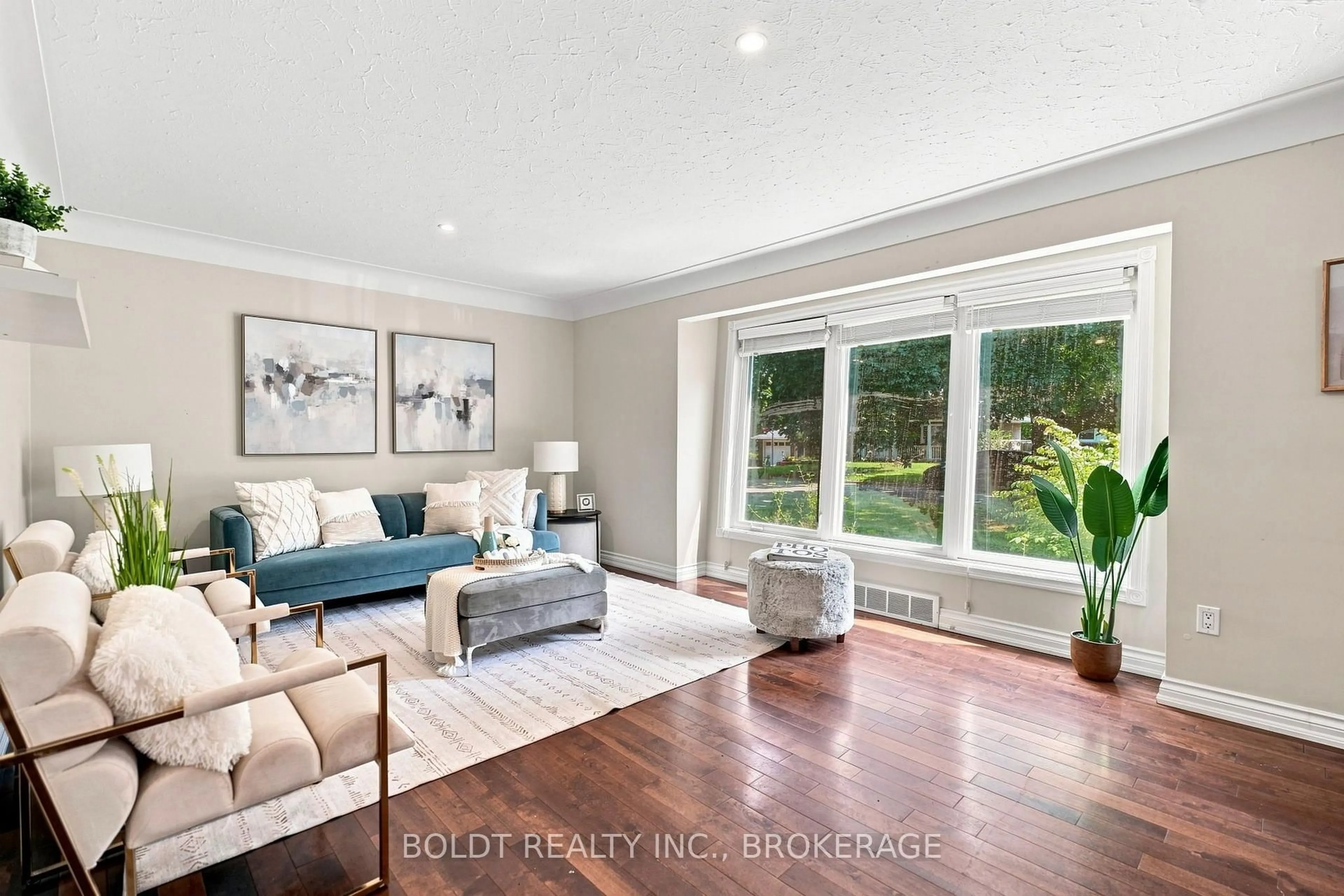 Living room with furniture, wood/laminate floor for 23 Woodelm Dr, St. Catharines Ontario L2M 4N5
