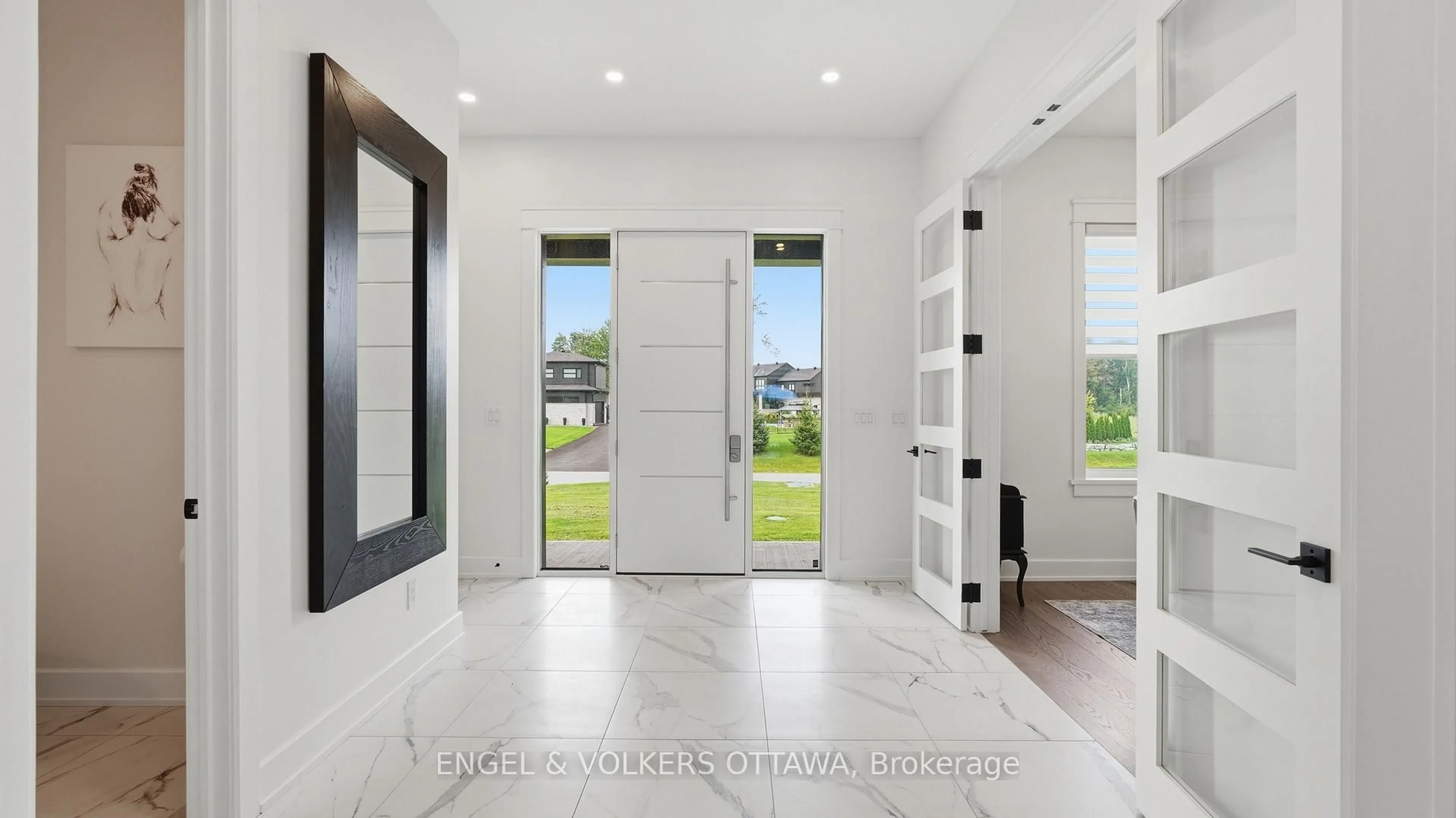 Indoor entryway for 517-517B Shoreway Dr, Greely Ontario K4P 0G3