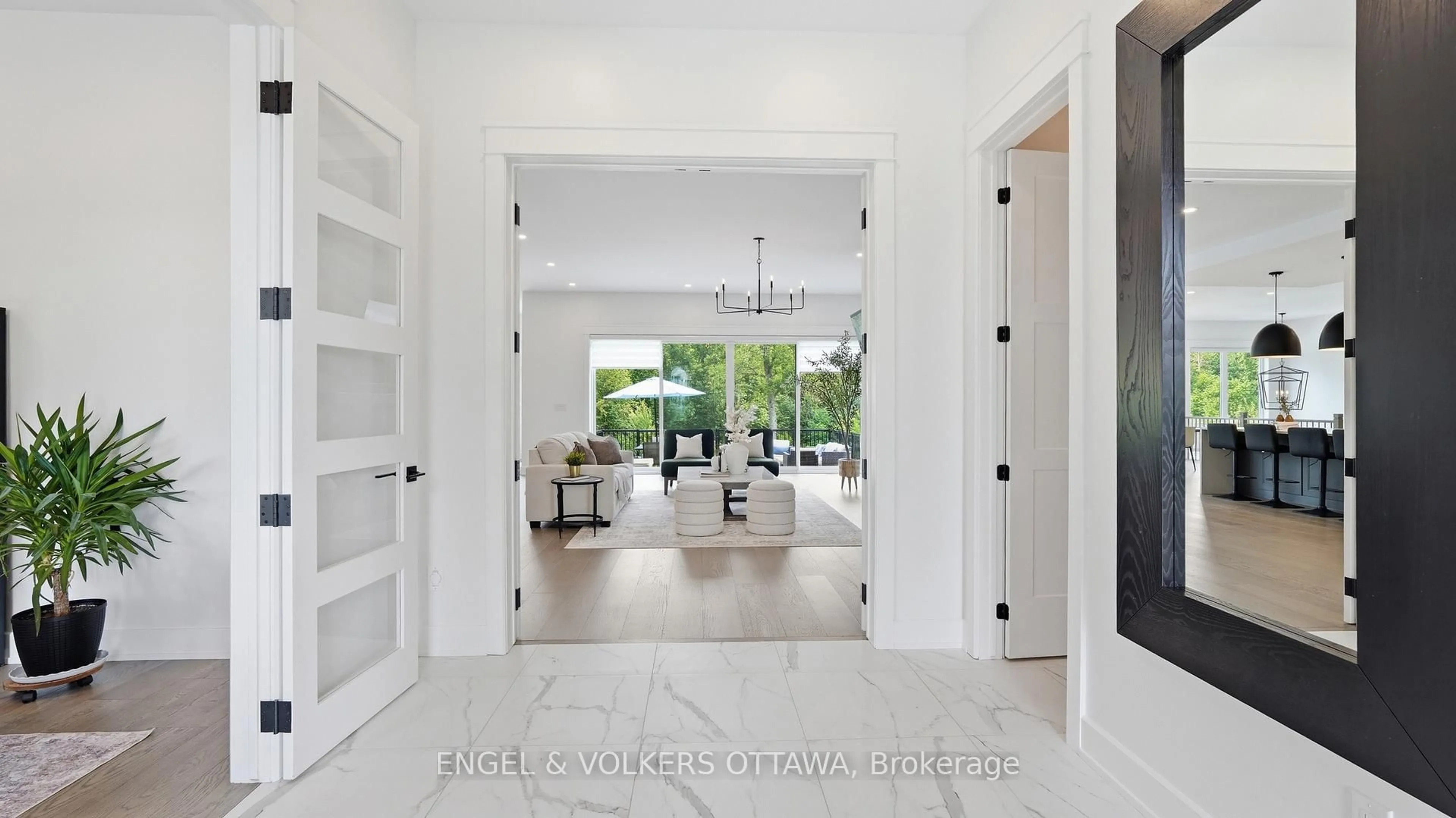 Indoor entryway for 517-517B Shoreway Dr, Greely Ontario K4P 0G3