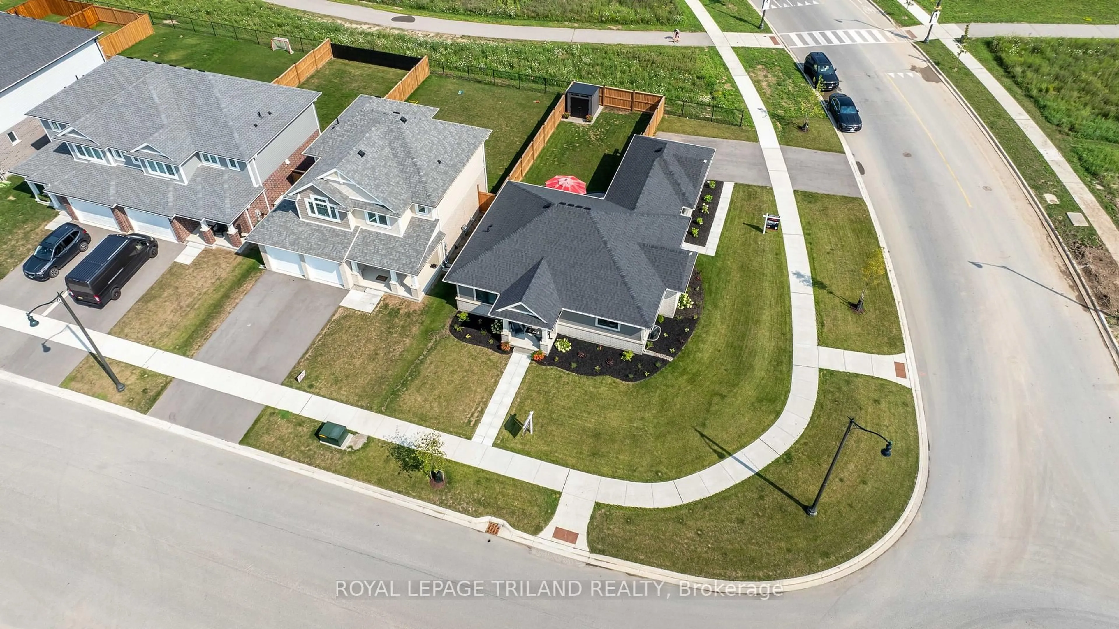 A pic from outside/outdoor area/front of a property/back of a property/a pic from drone, street for 138 RENAISSANCE Dr, St. Thomas Ontario N5R 0P1
