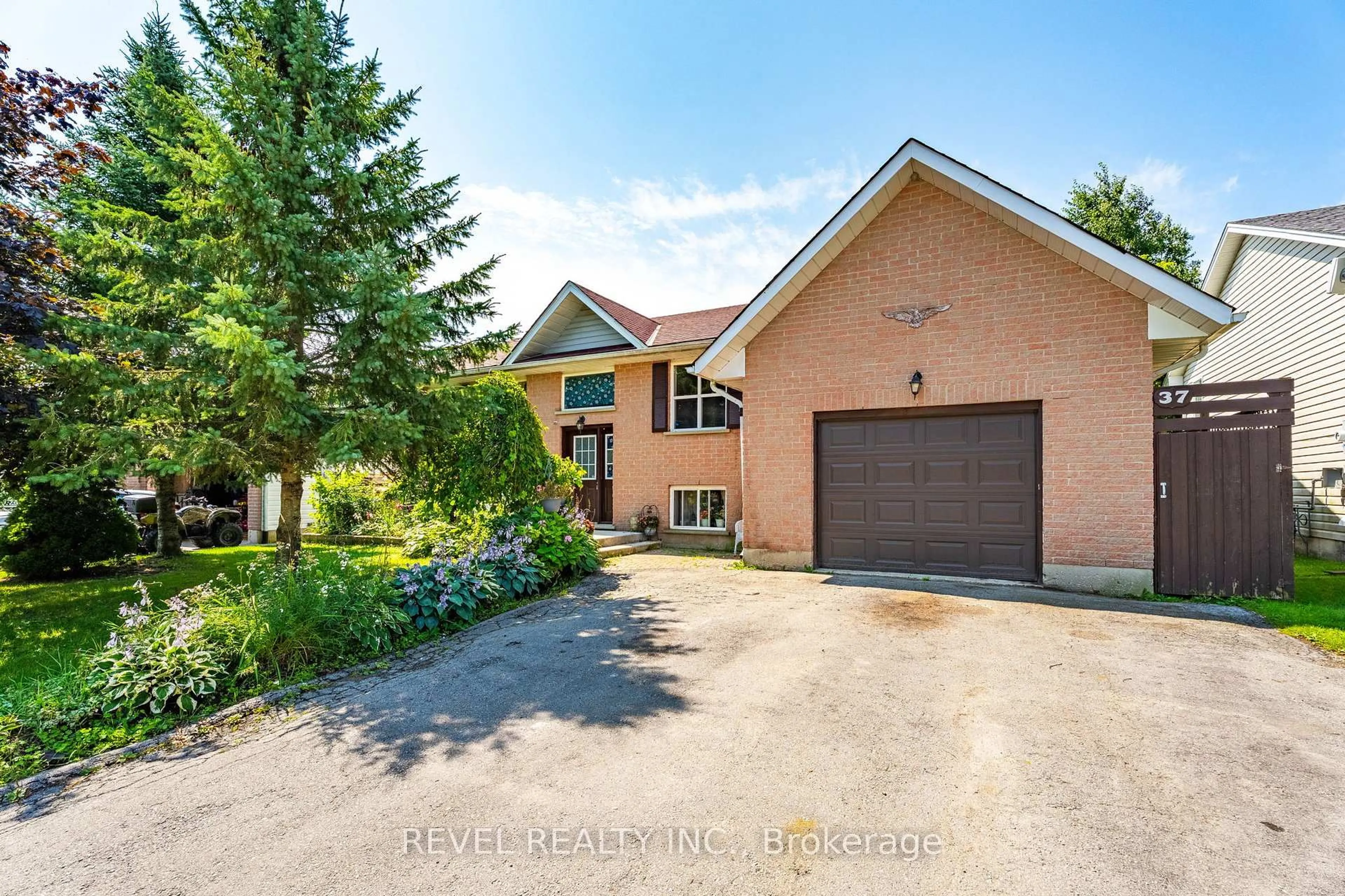 A pic from outside/outdoor area/front of a property/back of a property/a pic from drone, street for 37 Wilson Cres, Southgate Ontario N0C 1B0