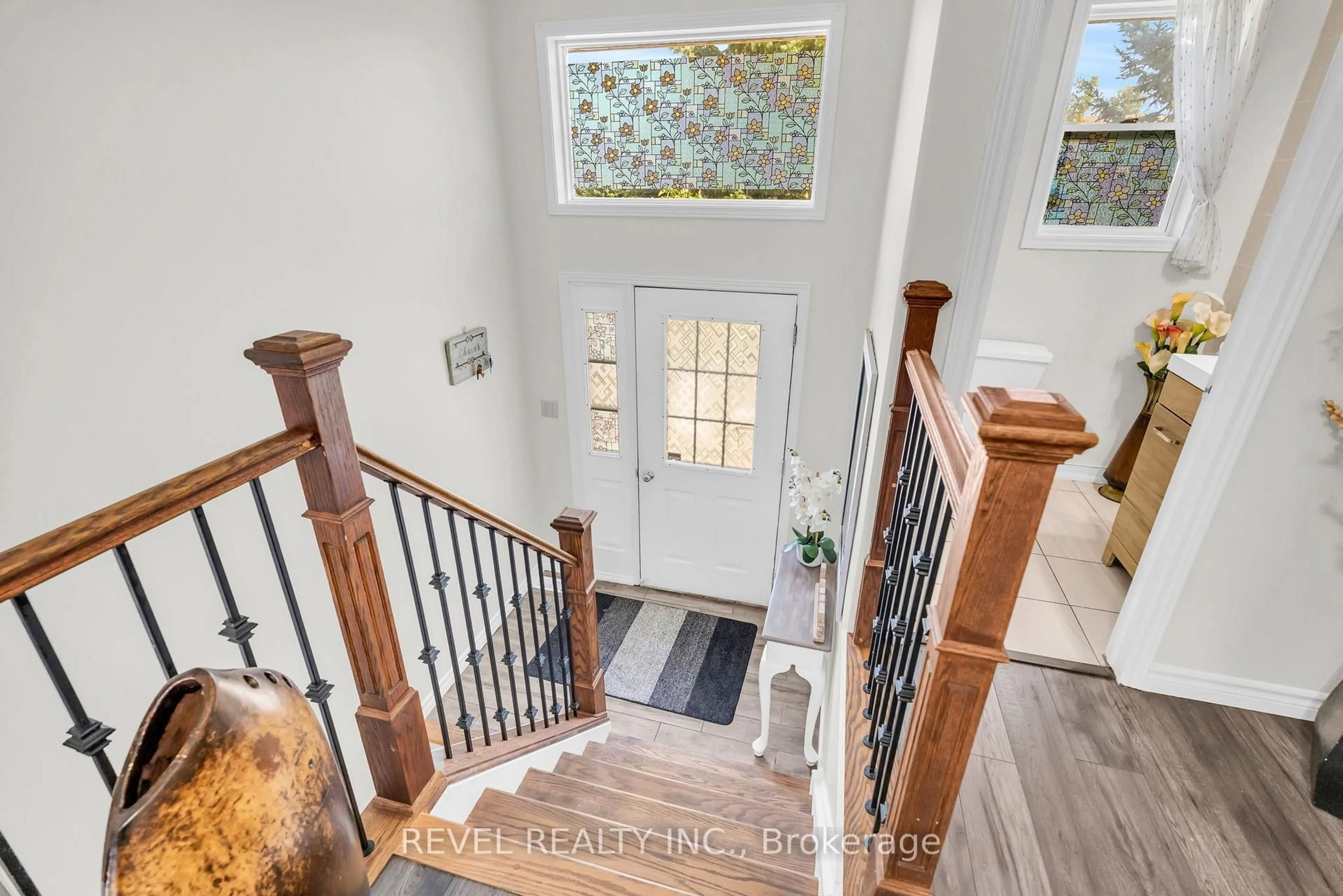 Indoor entryway for 37 Wilson Cres, Southgate Ontario N0C 1B0