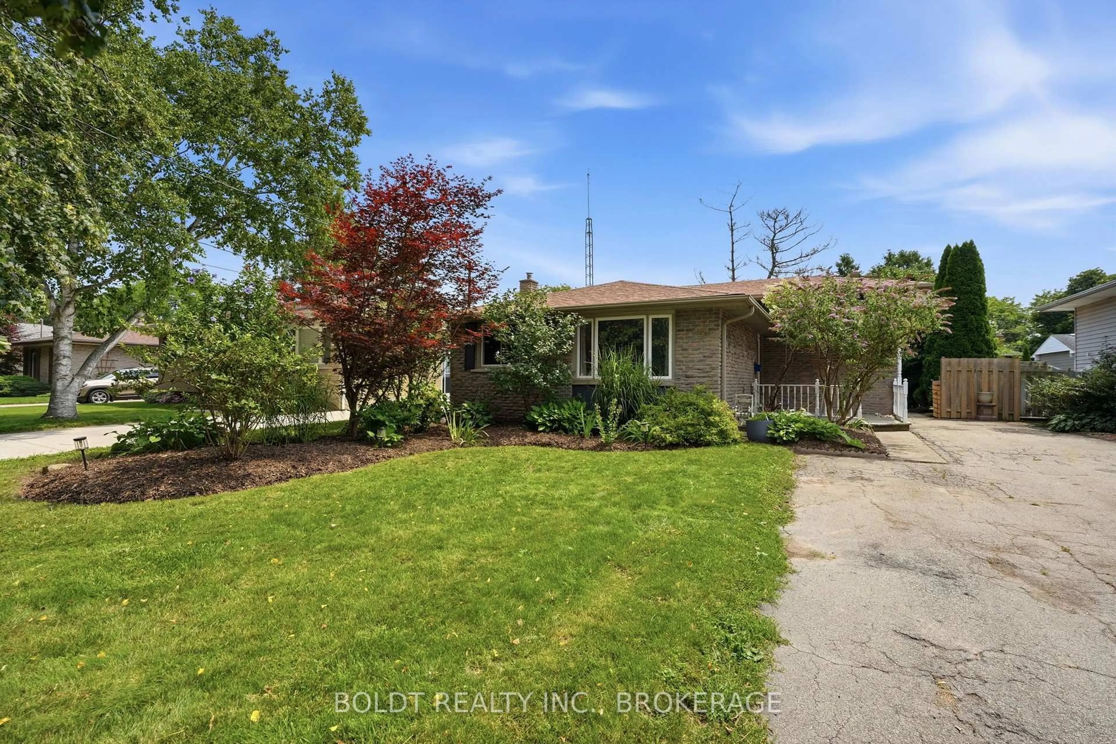 A pic from outside/outdoor area/front of a property/back of a property/a pic from drone, street for 11 Abraham Dr, St. Catharines Ontario L2M 6K7