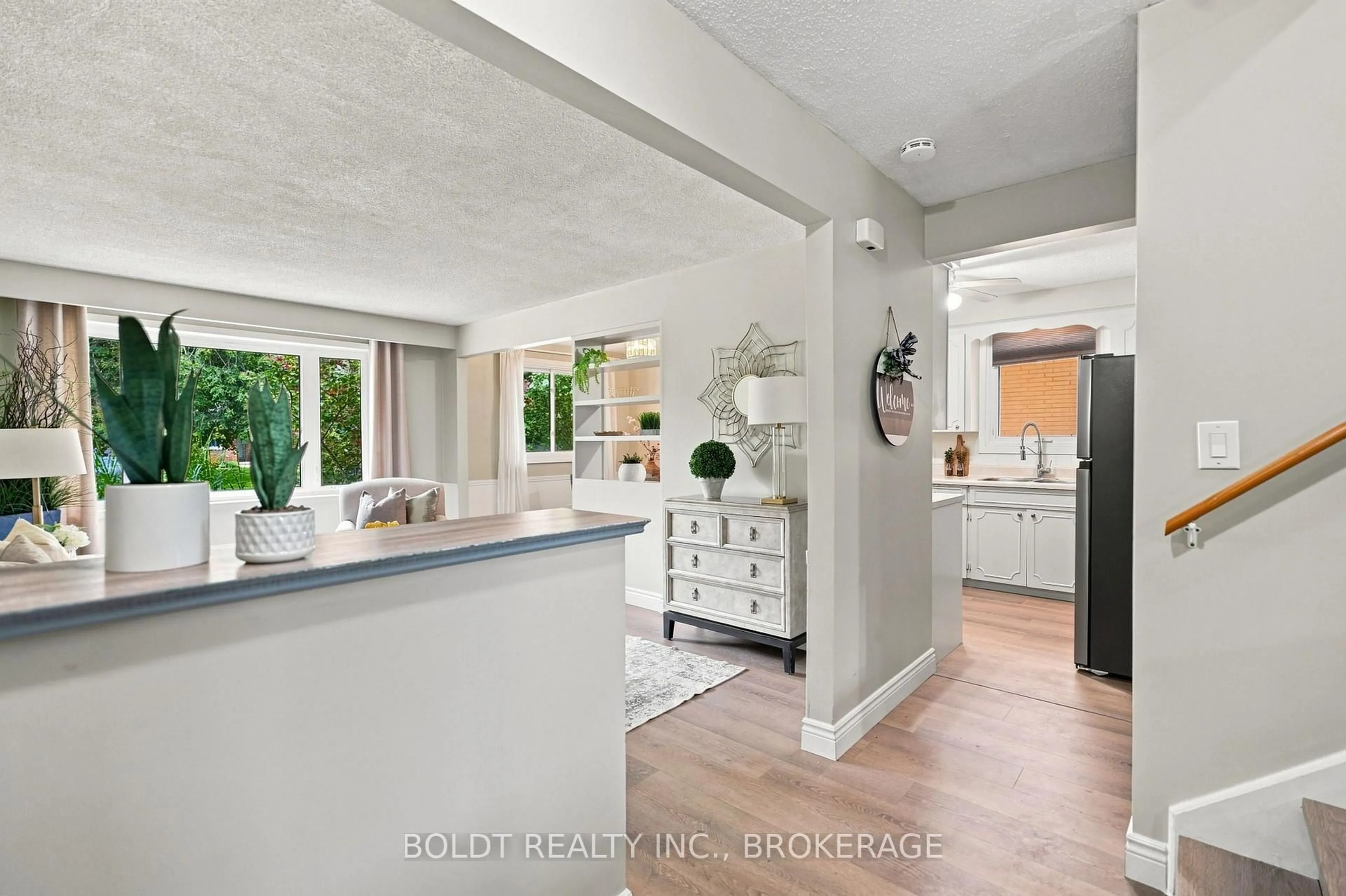 Open concept kitchen, ceramic/tile floor for 11 Abraham Dr, St. Catharines Ontario L2M 6K7