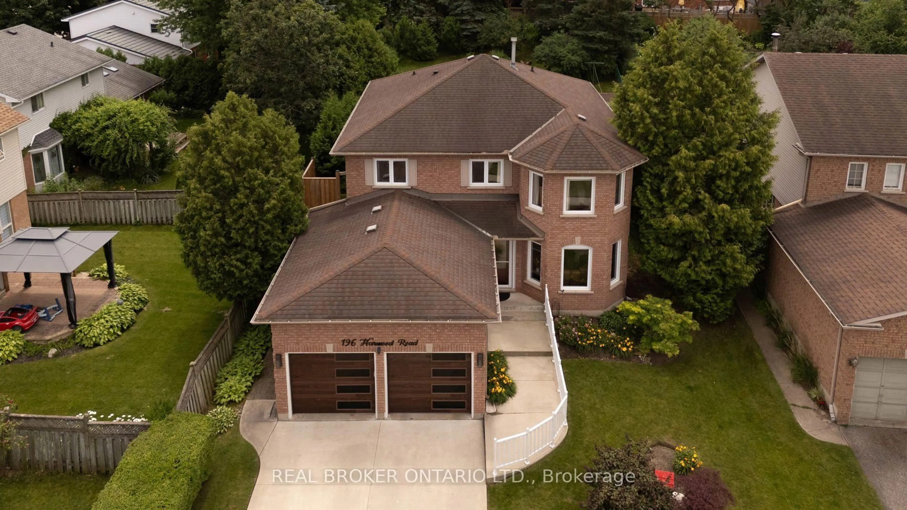 A pic from outside/outdoor area/front of a property/back of a property/a pic from drone, street for 196 Harwood Rd, Cambridge Ontario N1S 4S7