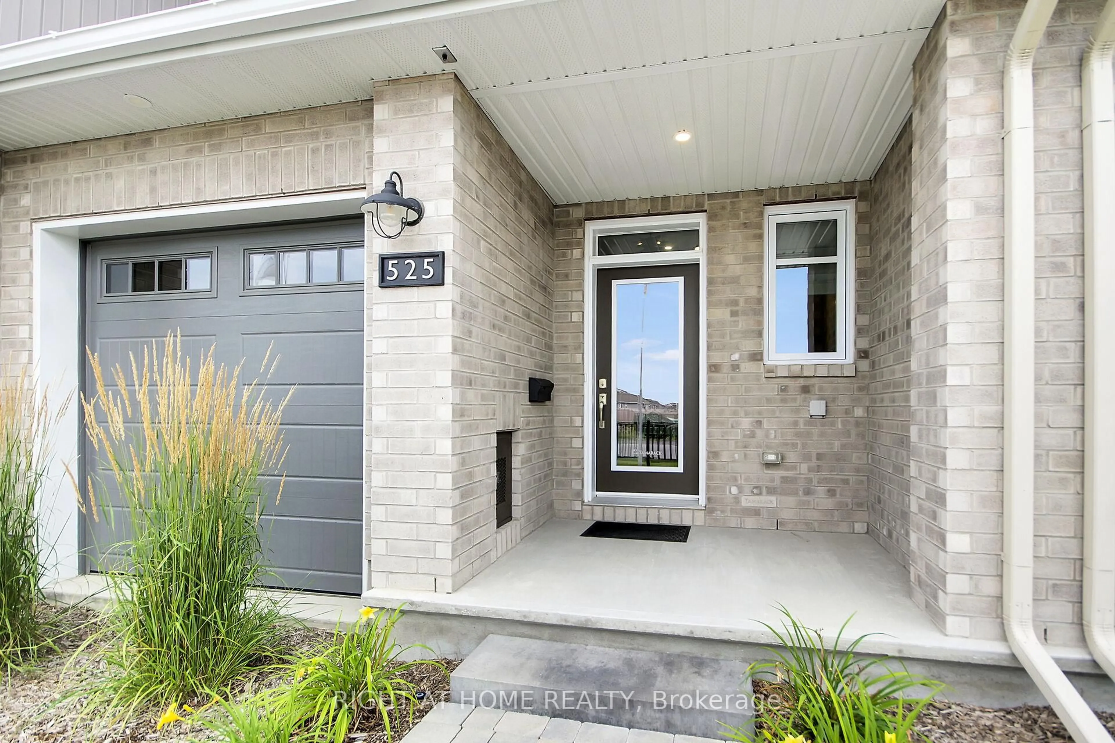 Indoor entryway for 6090 David Weins St, Stittsville Ontario K2S 2Y3
