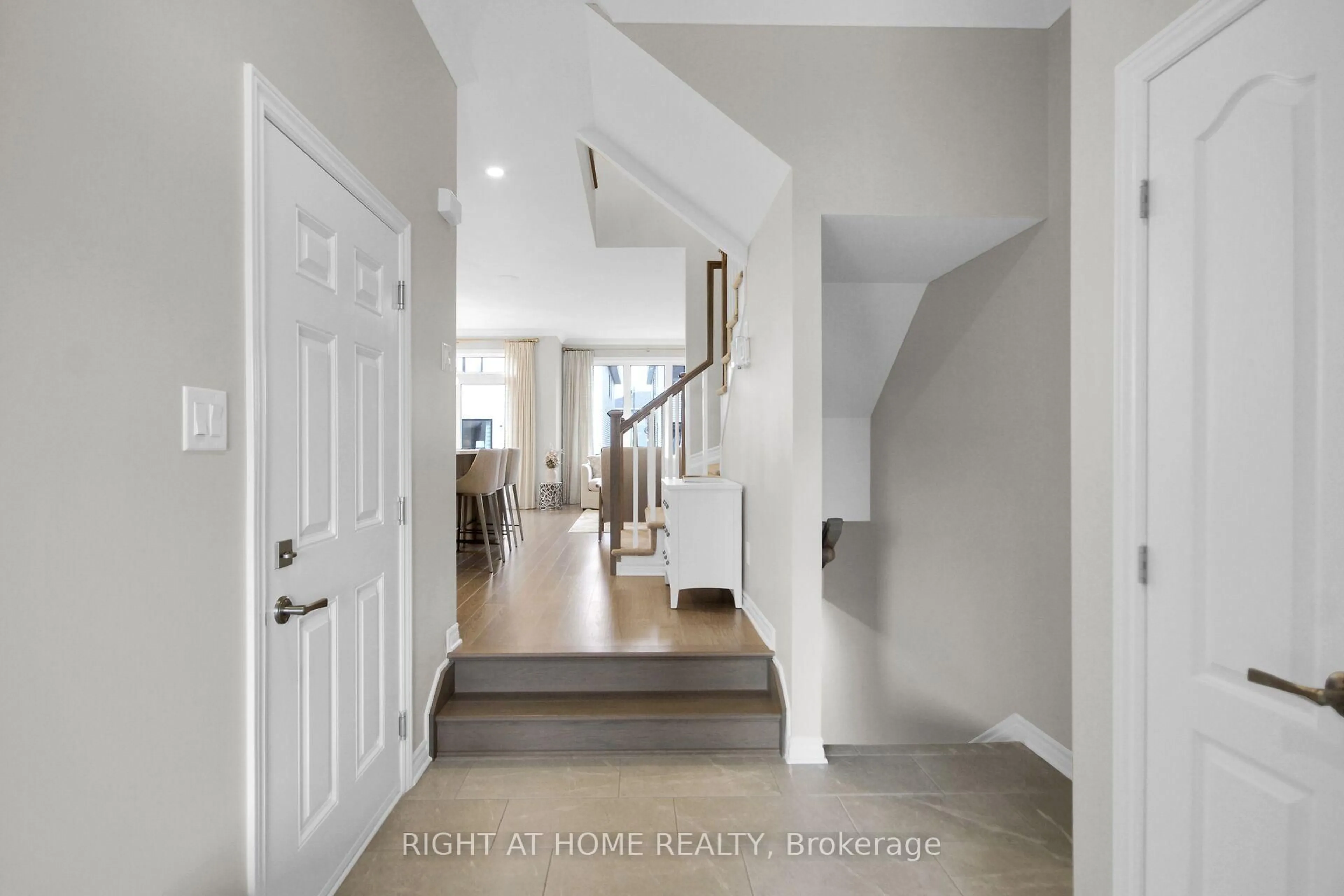 Indoor entryway for 6090 David Weins St, Stittsville Ontario K2S 2Y3