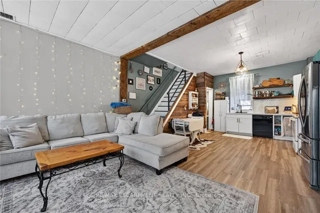 18 King St #A&B, Haldimand 5