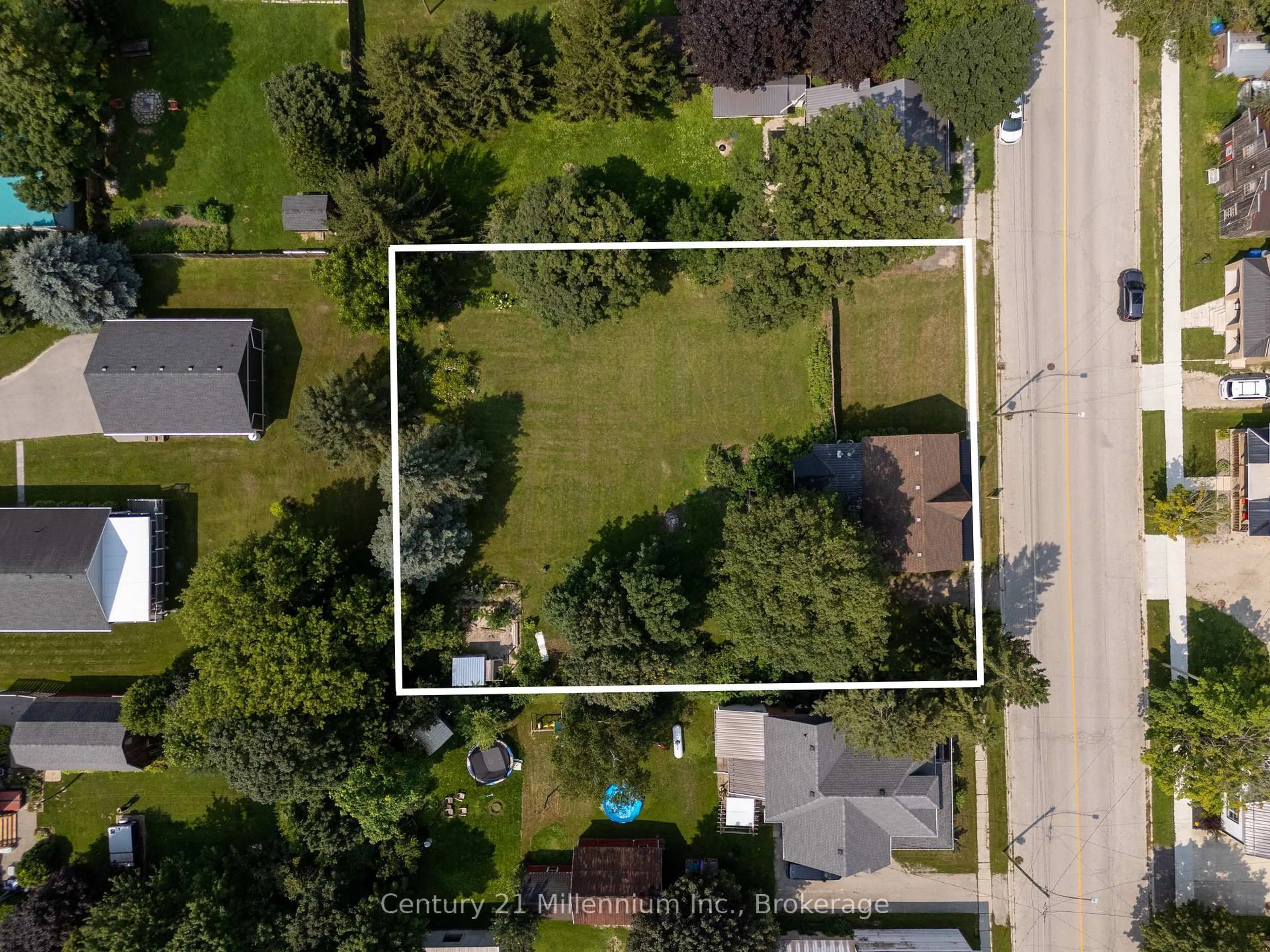 A pic from outside/outdoor area/front of a property/back of a property/a pic from drone, street for 549 Louisa St, West Grey Ontario N0G 1C0