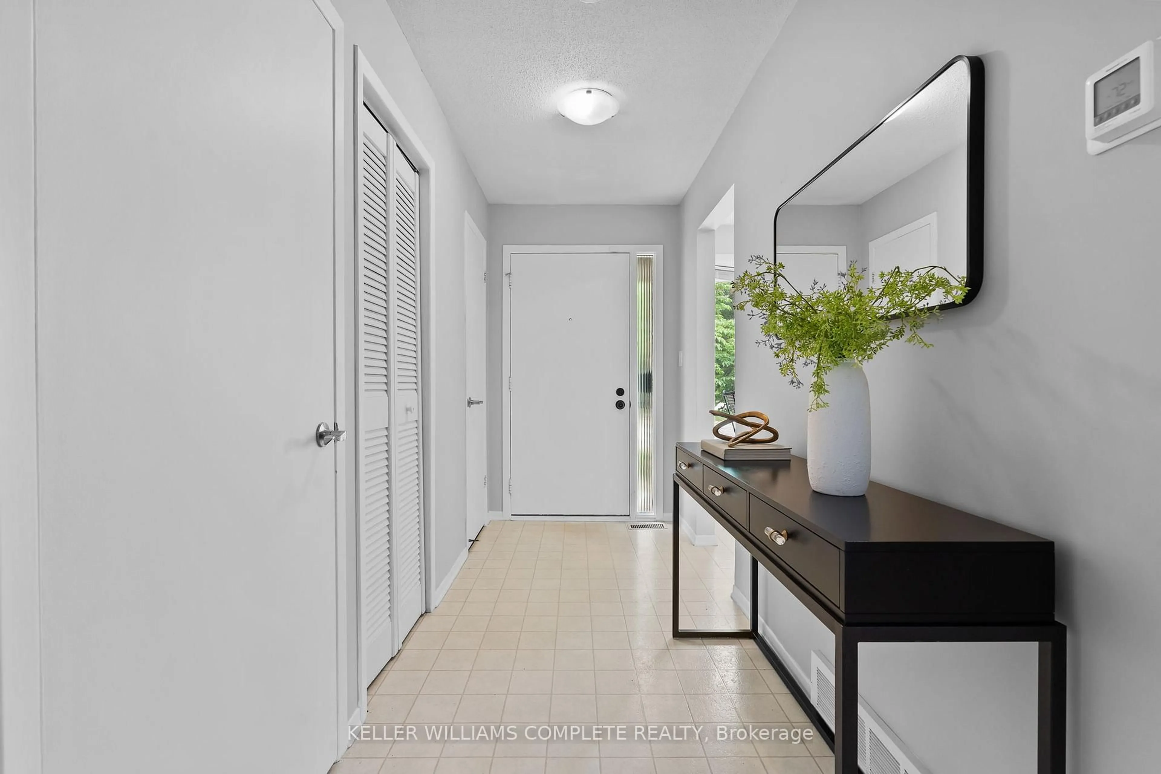 Indoor entryway for 77 Linwell Rd #53, St. Catharines Ontario L2N 6R1