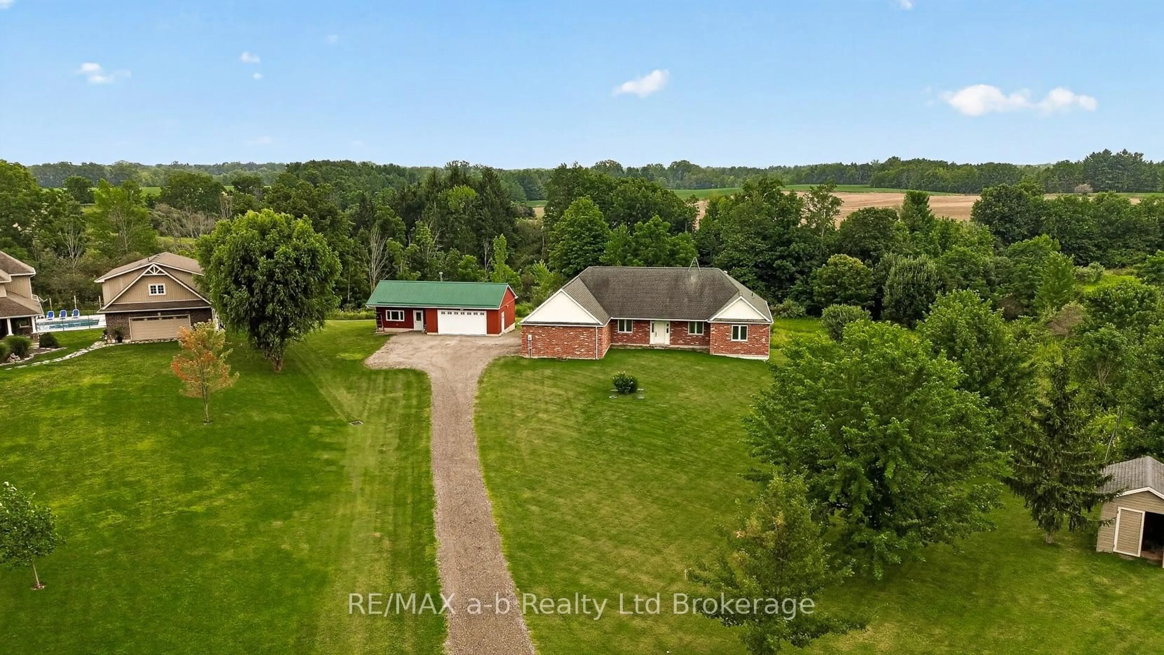 A pic from outside/outdoor area/front of a property/back of a property/a pic from drone, water/lake/river/ocean view for 8827 Prince St, Dutton/Dunwich Ontario N0L 1P0