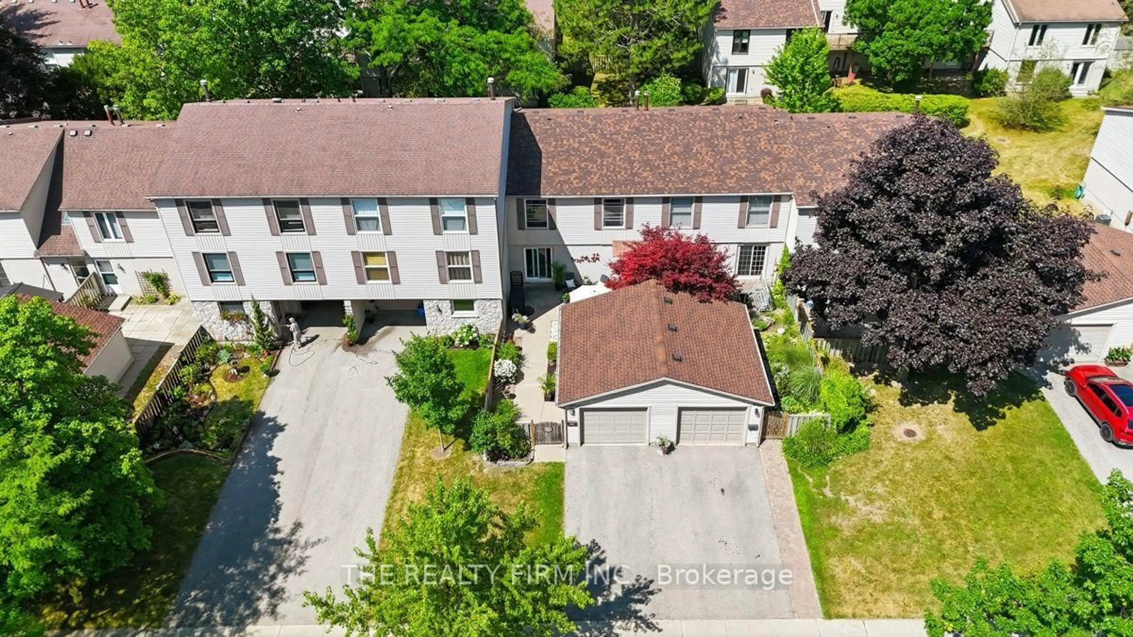 A pic from outside/outdoor area/front of a property/back of a property/a pic from drone, street for 905 Dalhousie Dr, London South Ontario N6K 1M8