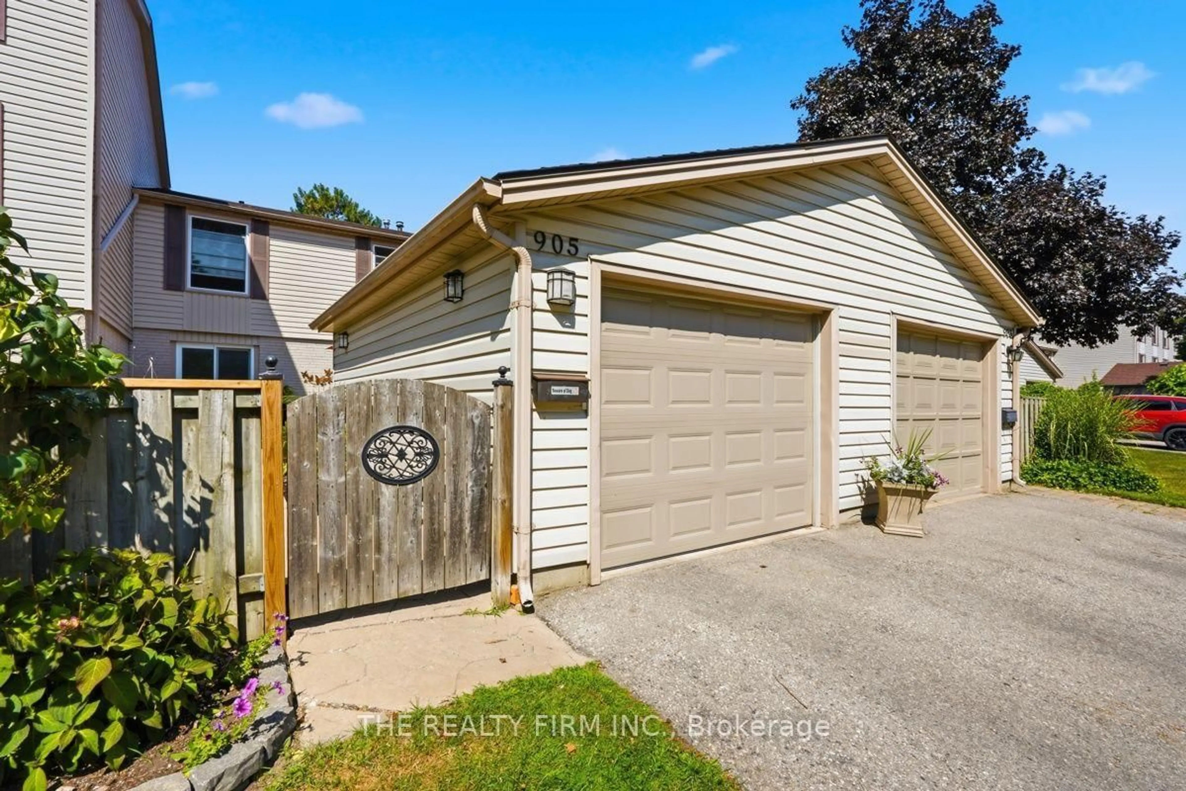 Unknown for 905 Dalhousie Dr, London South Ontario N6K 1M8