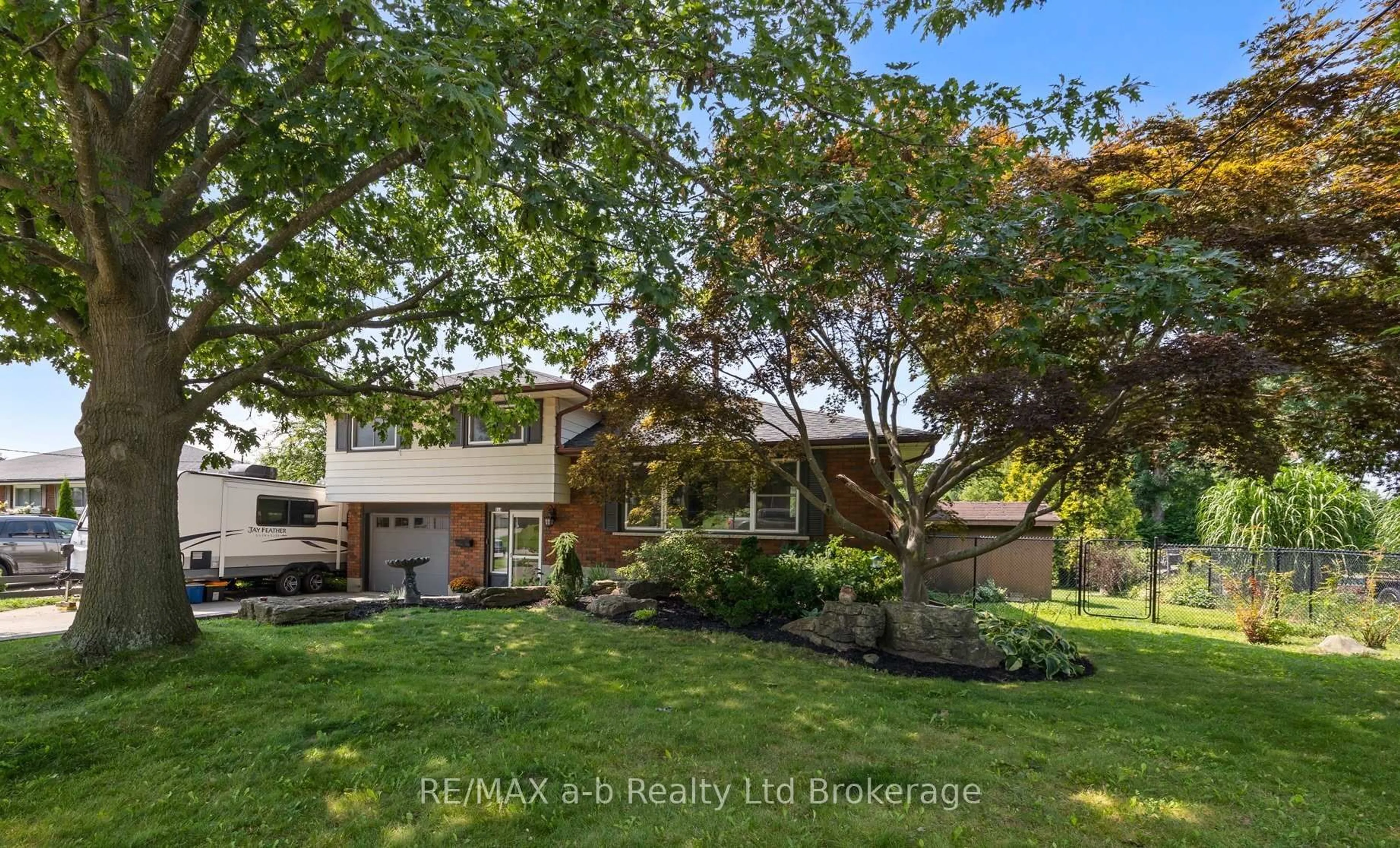 A pic from outside/outdoor area/front of a property/back of a property/a pic from drone, street for 269 Ferncrest Rd, Woodstock Ontario N4S 7S6