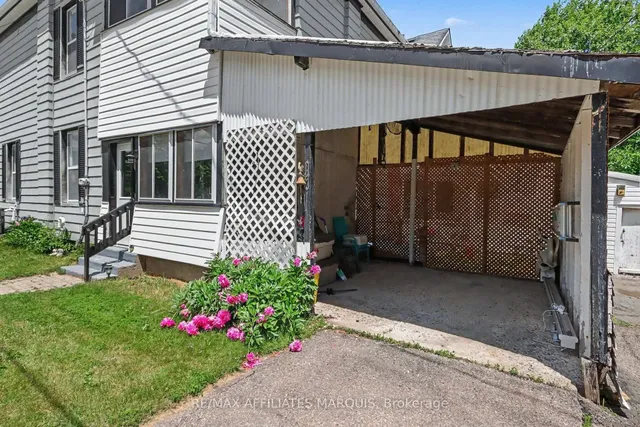 77 Russell St, Smiths Falls 2