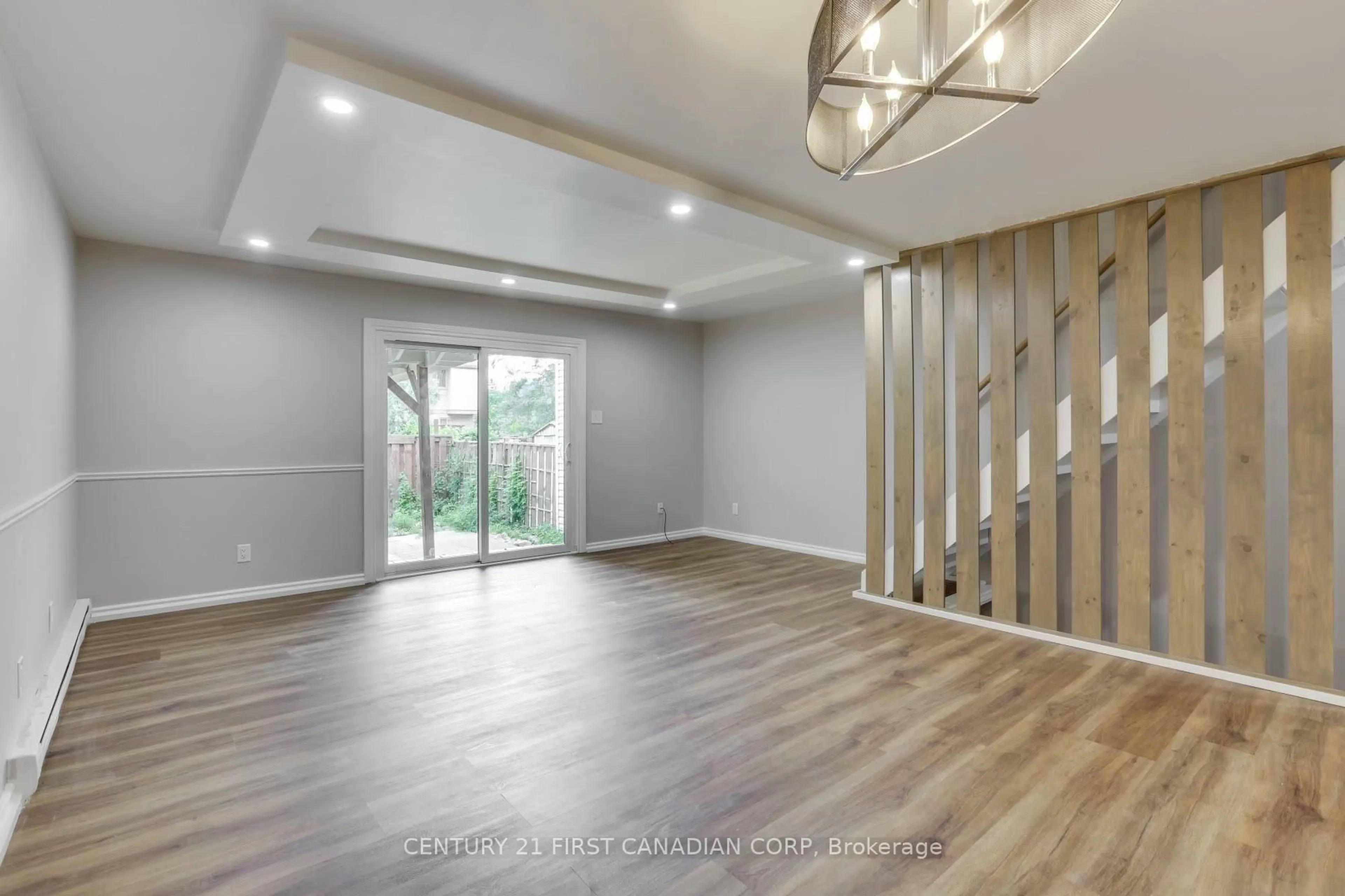 Indoor entryway for 110 Monmore Rd, London North Ontario N6G 3B3