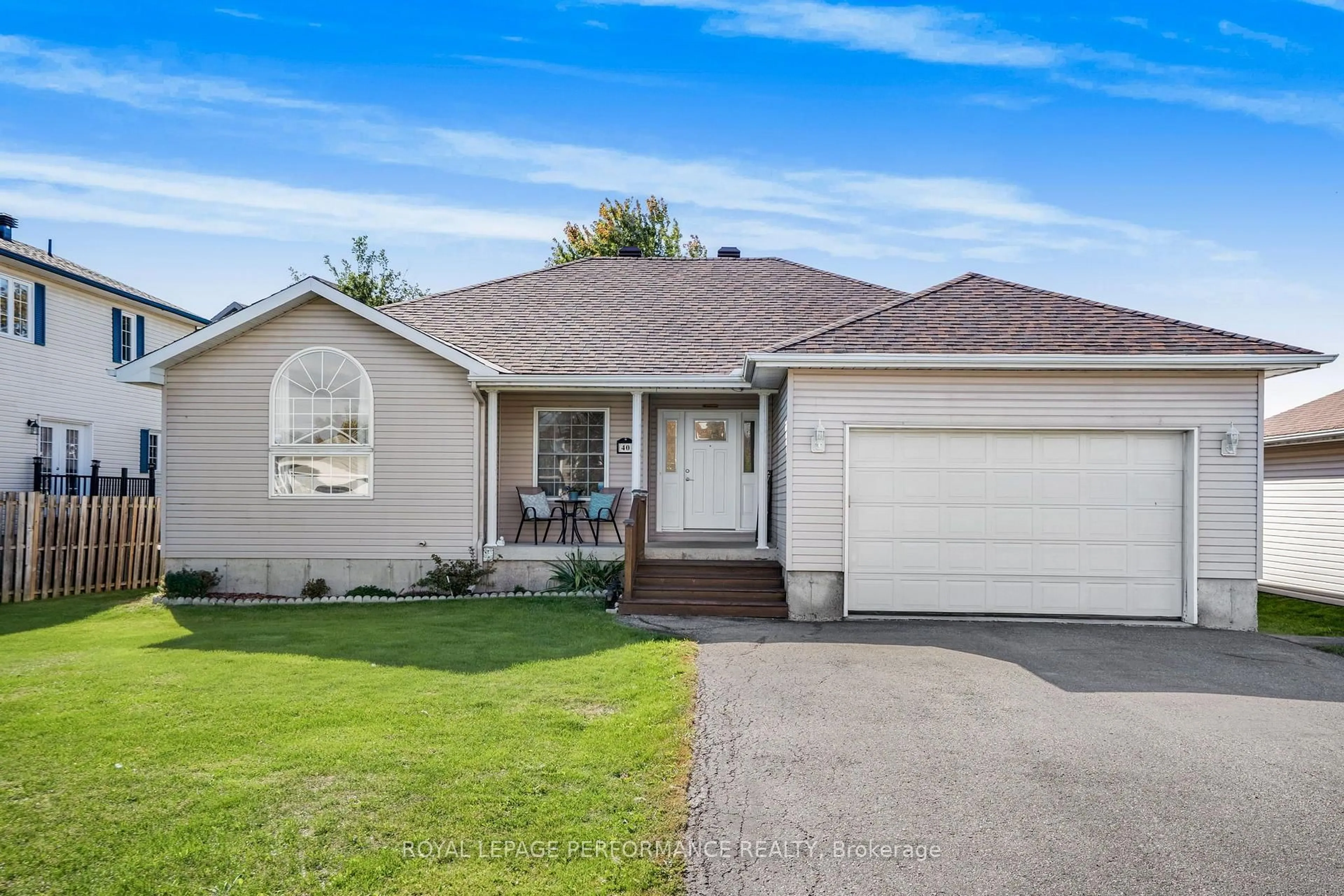 Home with vinyl exterior material, street for 40 Lori Lane, North Dundas Ontario K0C 2H0