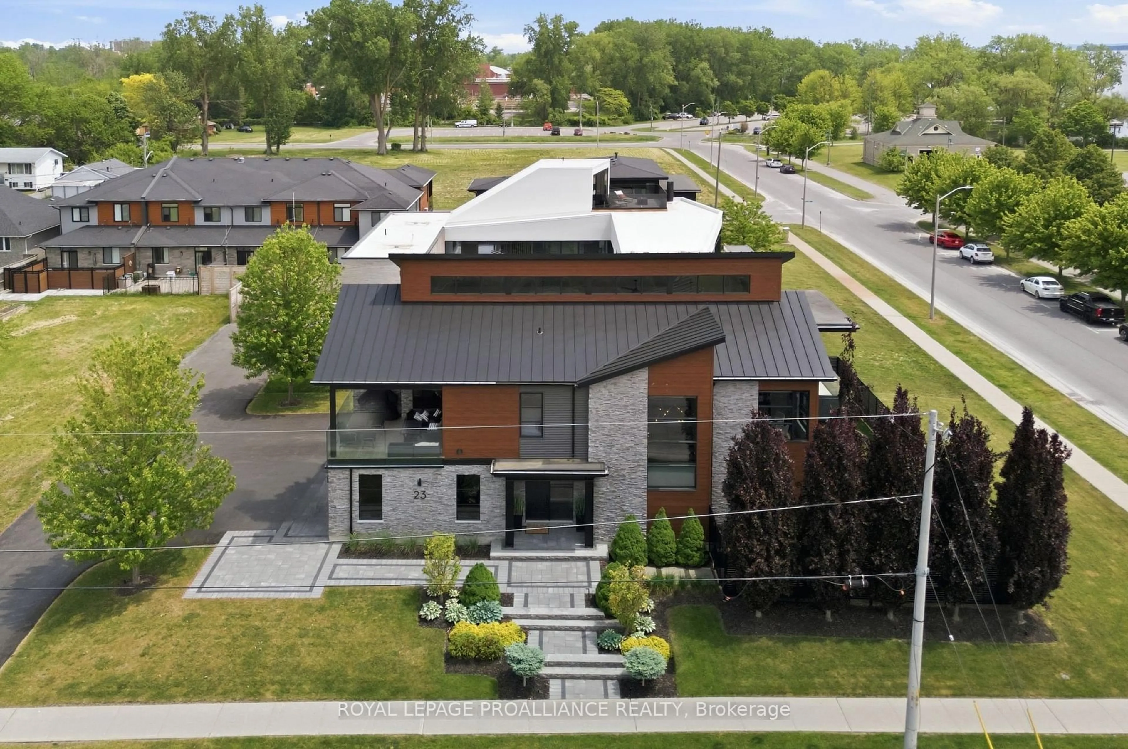 A pic from outside/outdoor area/front of a property/back of a property/a pic from drone, unknown for 23 South Church St, Belleville Ontario K8N 0C3