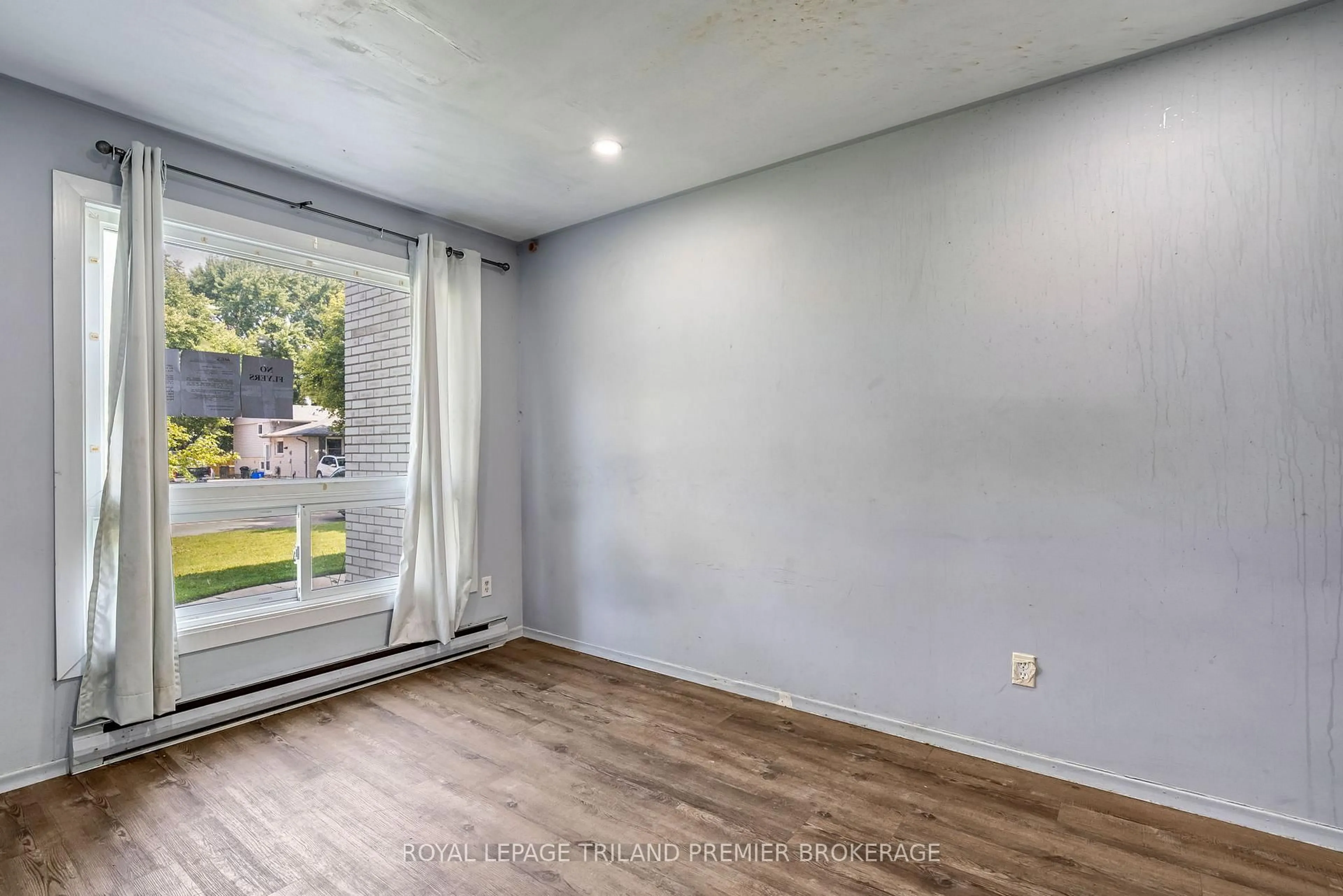 A pic of a room for 101 Wellesley Cres #C, London East Ontario N5V 1J6