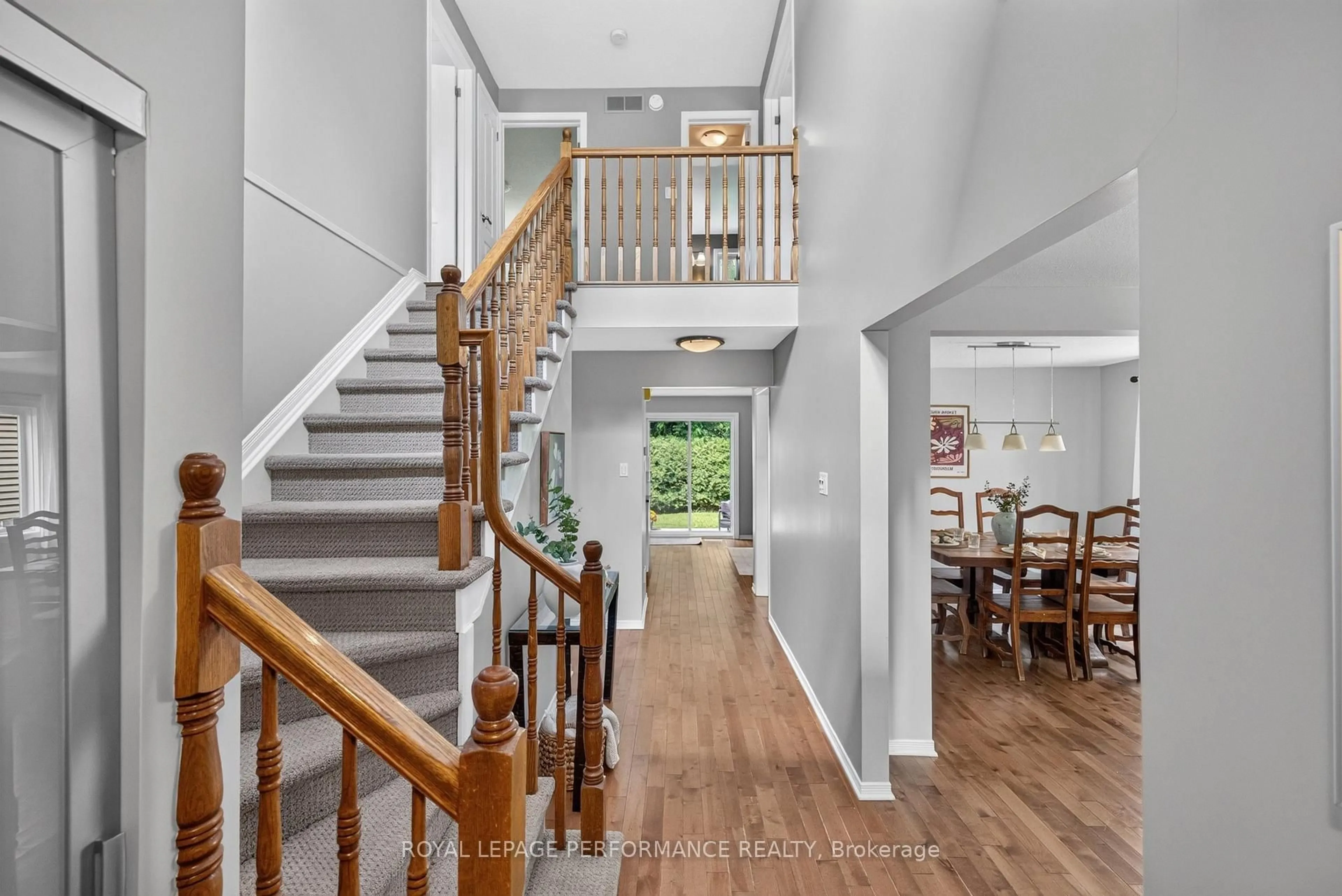 Indoor foyer for 1720 Bellechasse Pl, Orleans Ontario K1C 6W3