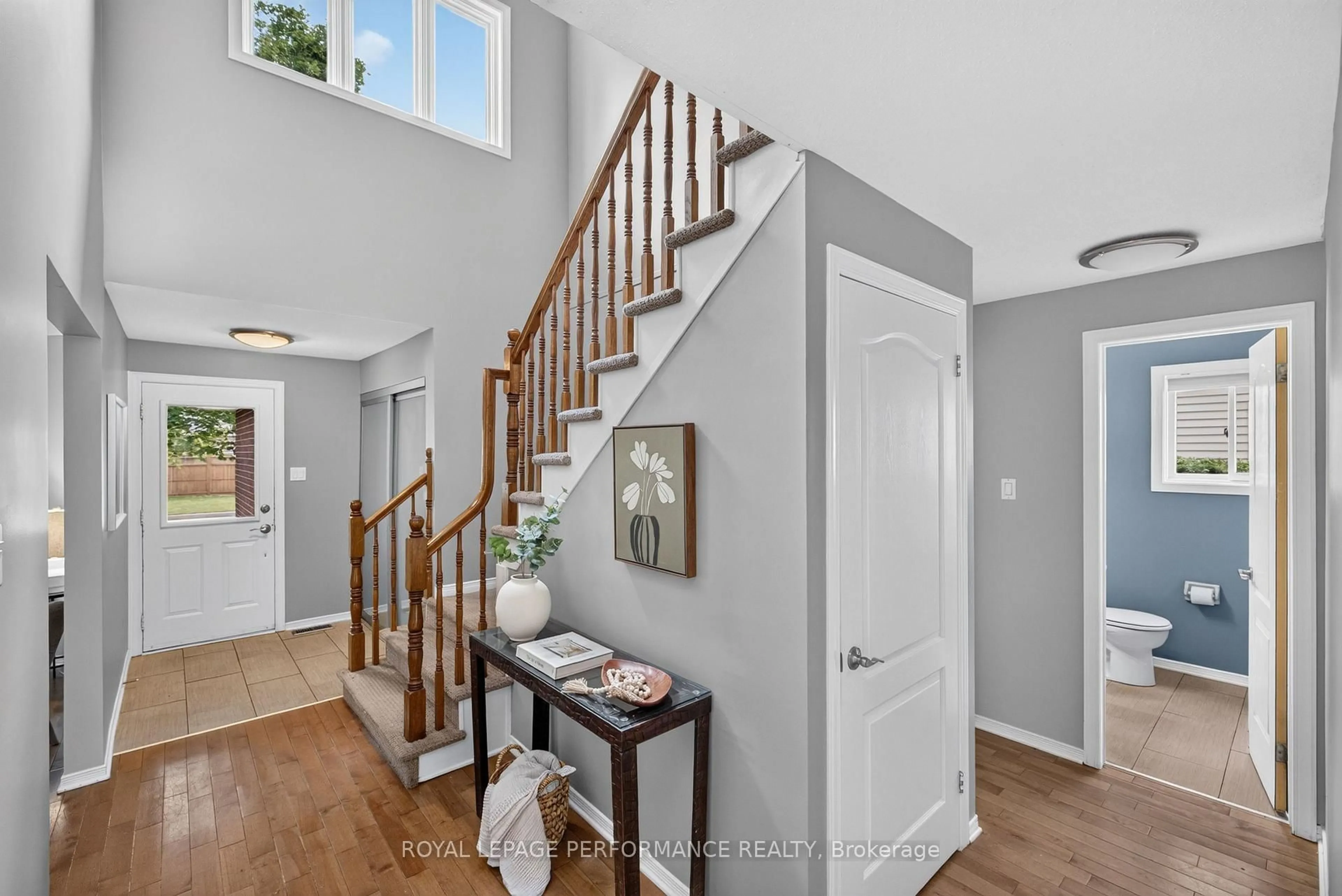 Indoor entryway for 1720 Bellechasse Pl, Orleans Ontario K1C 6W3