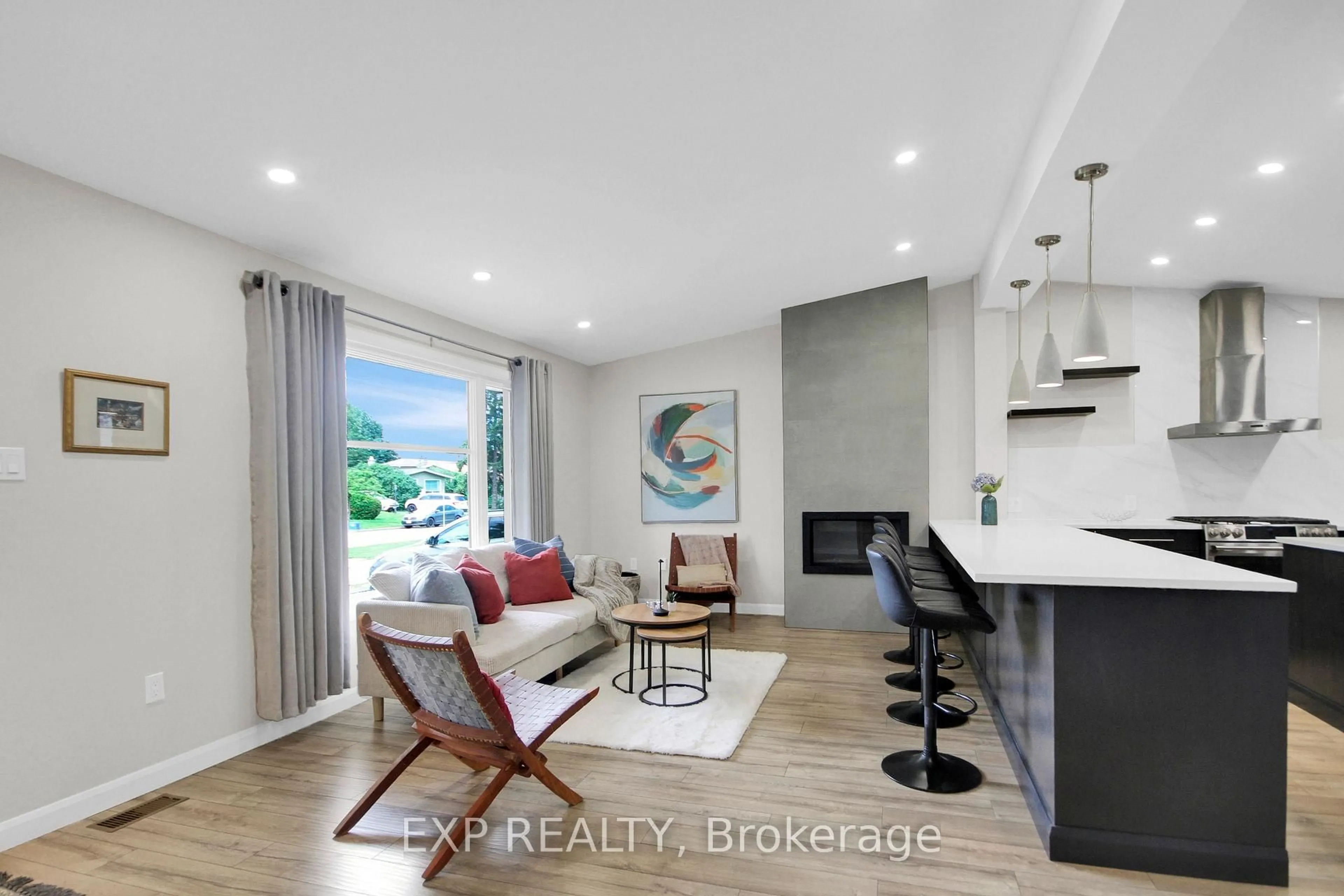 Living room with furniture, ceramic/tile floor for 1447 Maxime St, Ottawa Ontario K1B 4E7