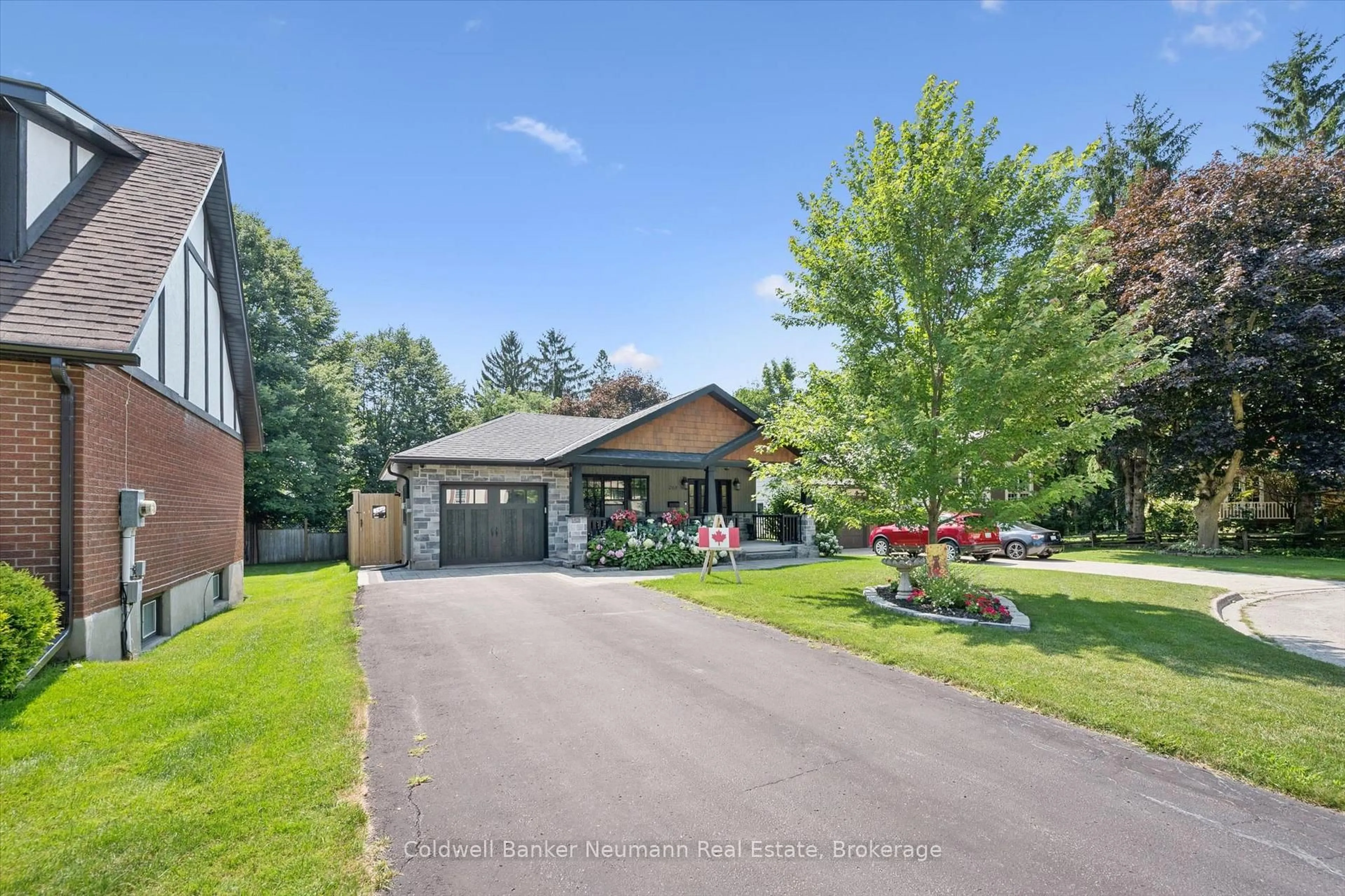 A pic from outside/outdoor area/front of a property/back of a property/a pic from drone, street for 268 GLENCOE Ave, Centre Wellington Ontario N1M 3G3