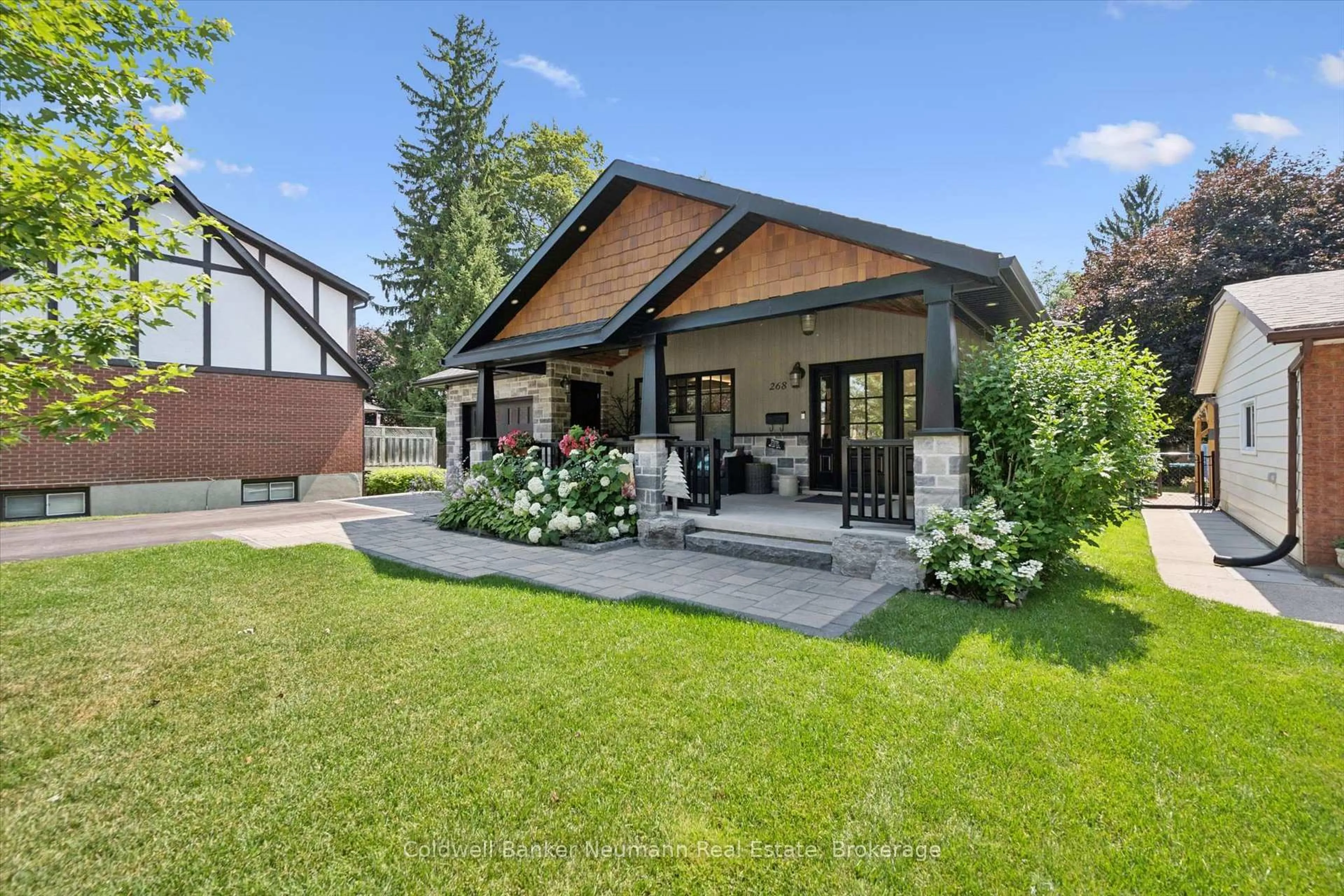 Patio, street for 268 GLENCOE Ave, Centre Wellington Ontario N1M 3G3
