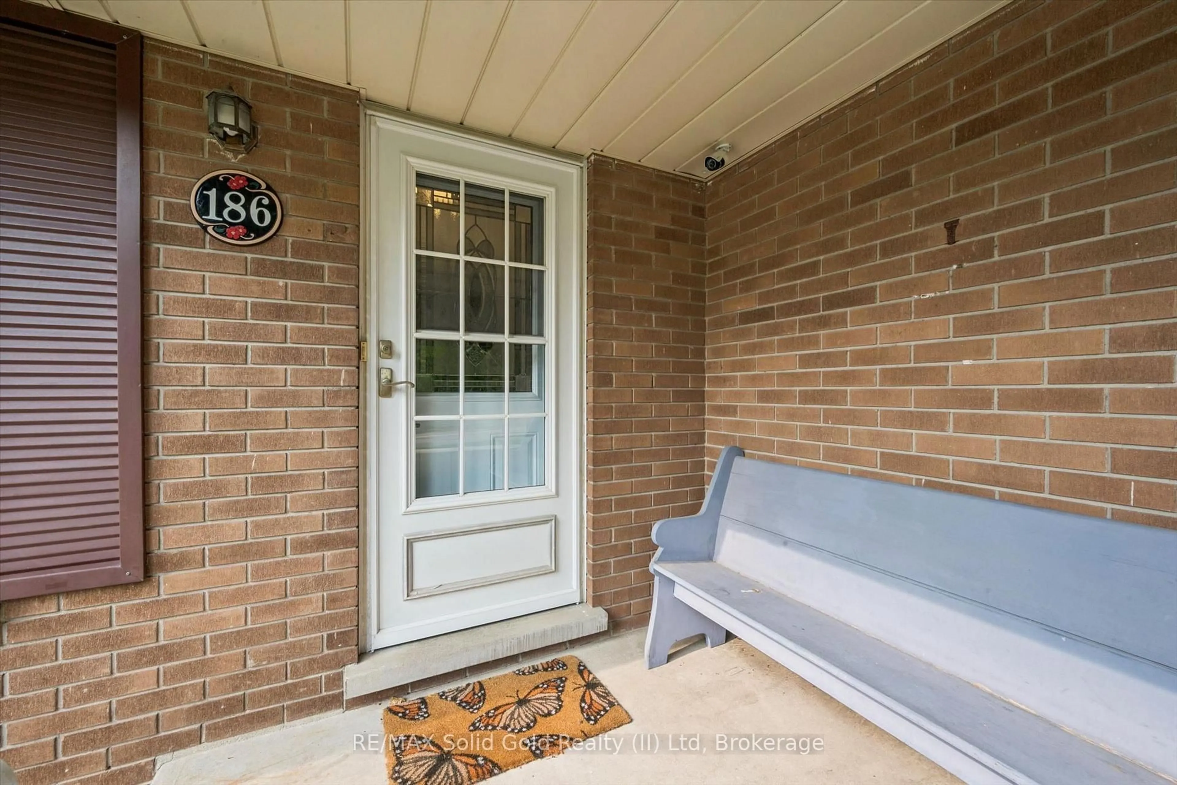 Indoor entryway for 186 Marshall St, Waterloo Ontario N2J 2V1