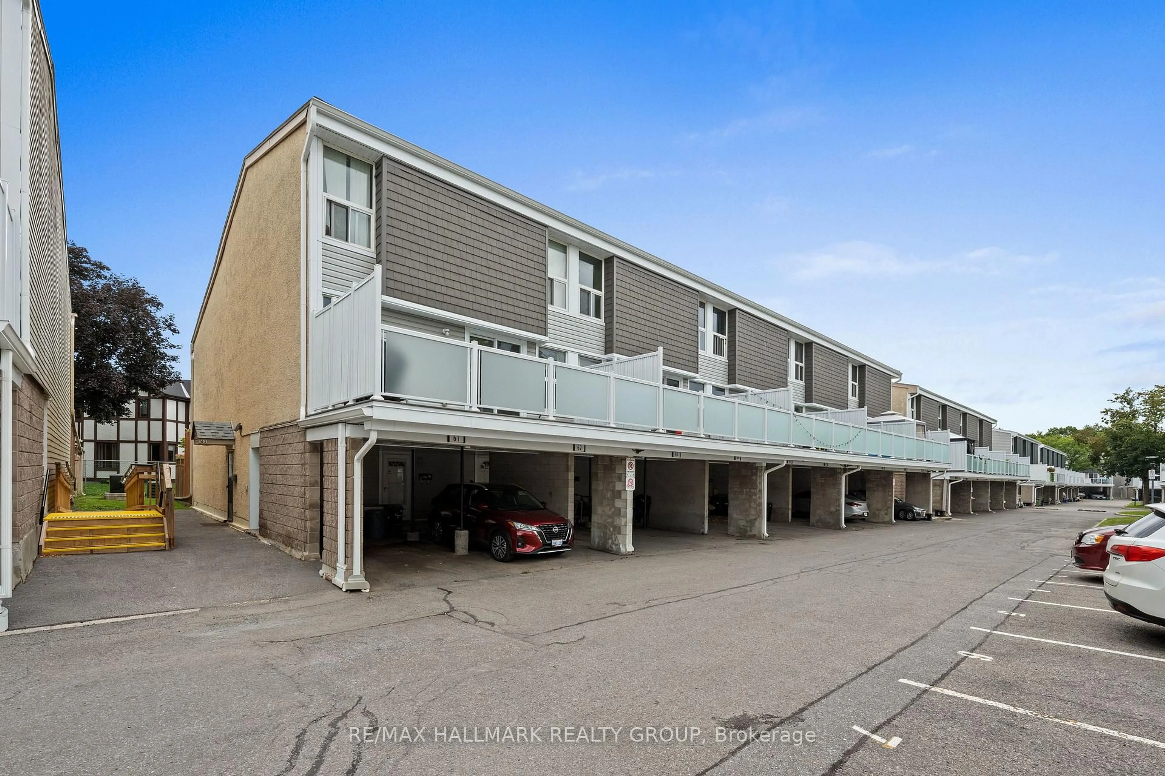 A pic from outside/outdoor area/front of a property/back of a property/a pic from drone, unknown for 3415 Uplands Dr #64, Ottawa Ontario K1V 9N4