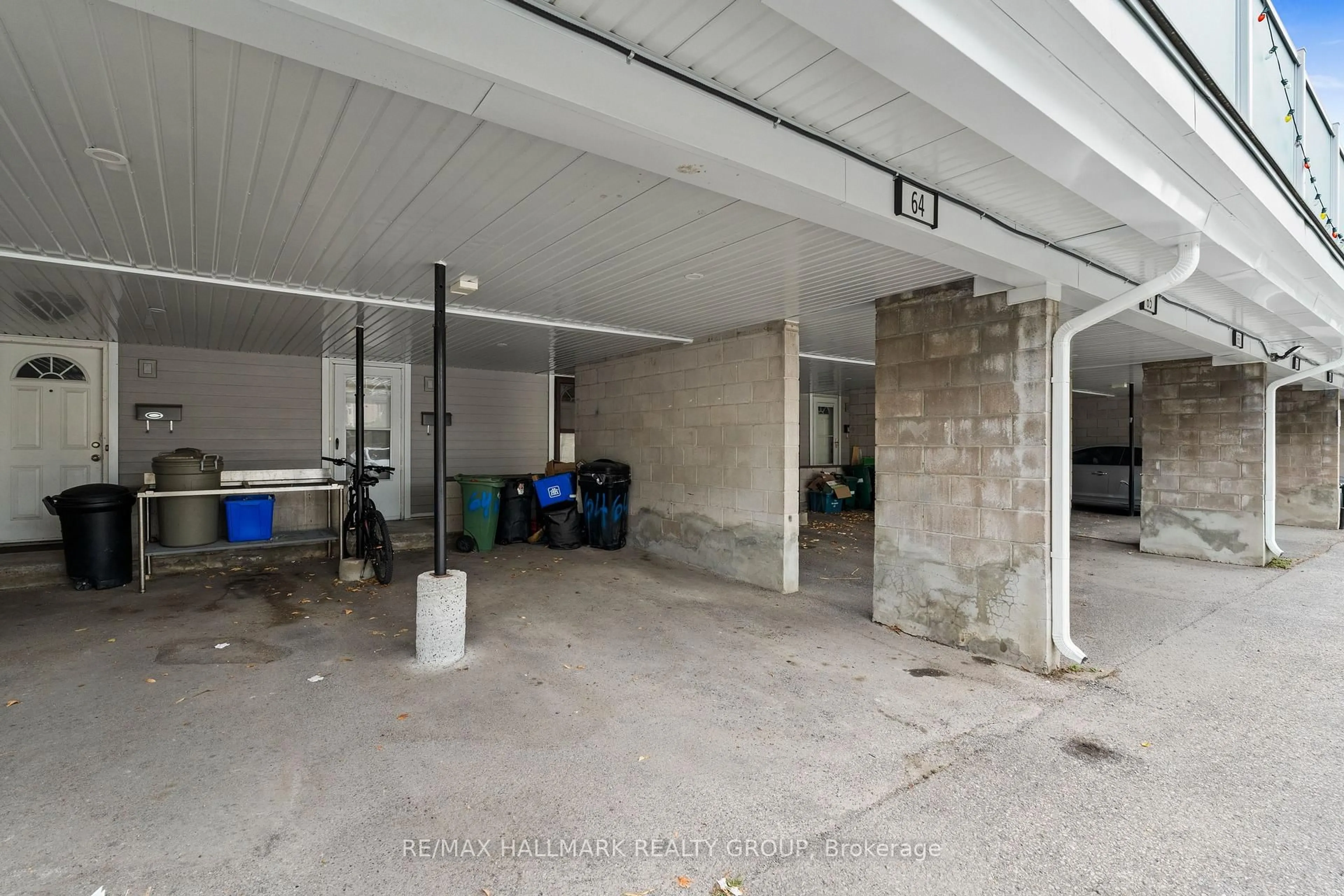 Indoor garage for 3415 Uplands Dr #64, Ottawa Ontario K1V 9N4