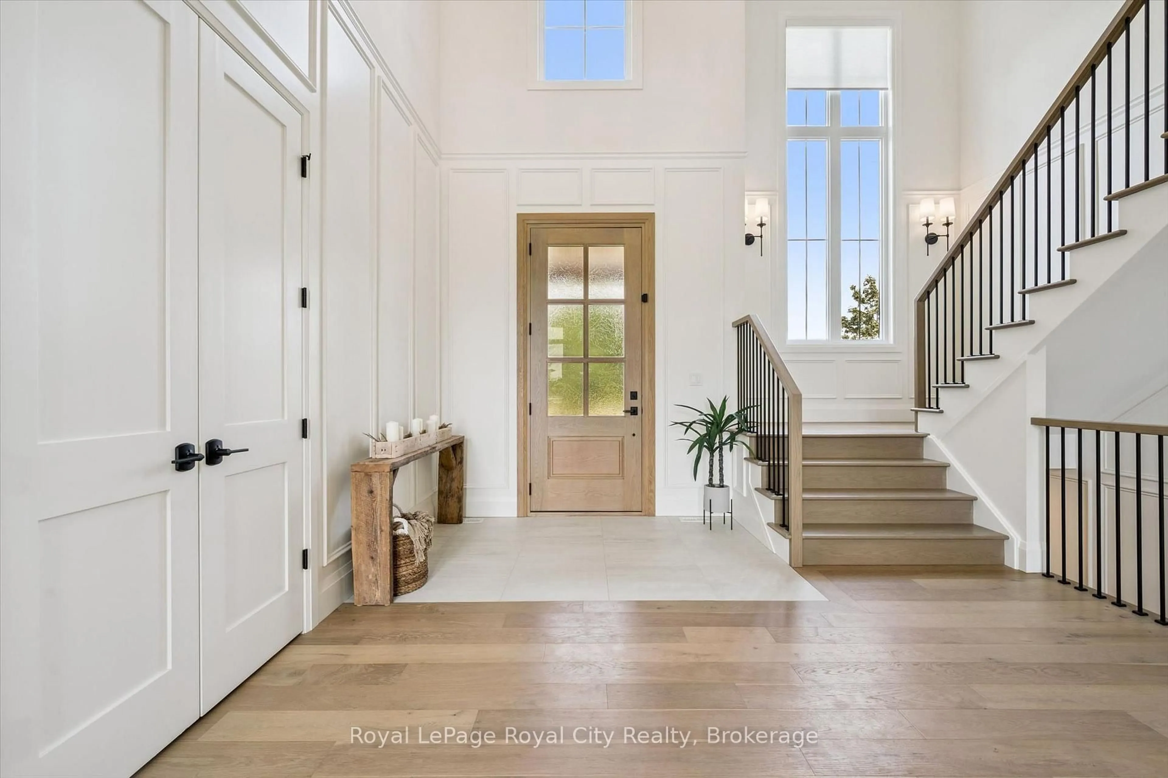 Indoor entryway for 6804 Gerrie Rd, Centre Wellington Ontario N0B 1S0