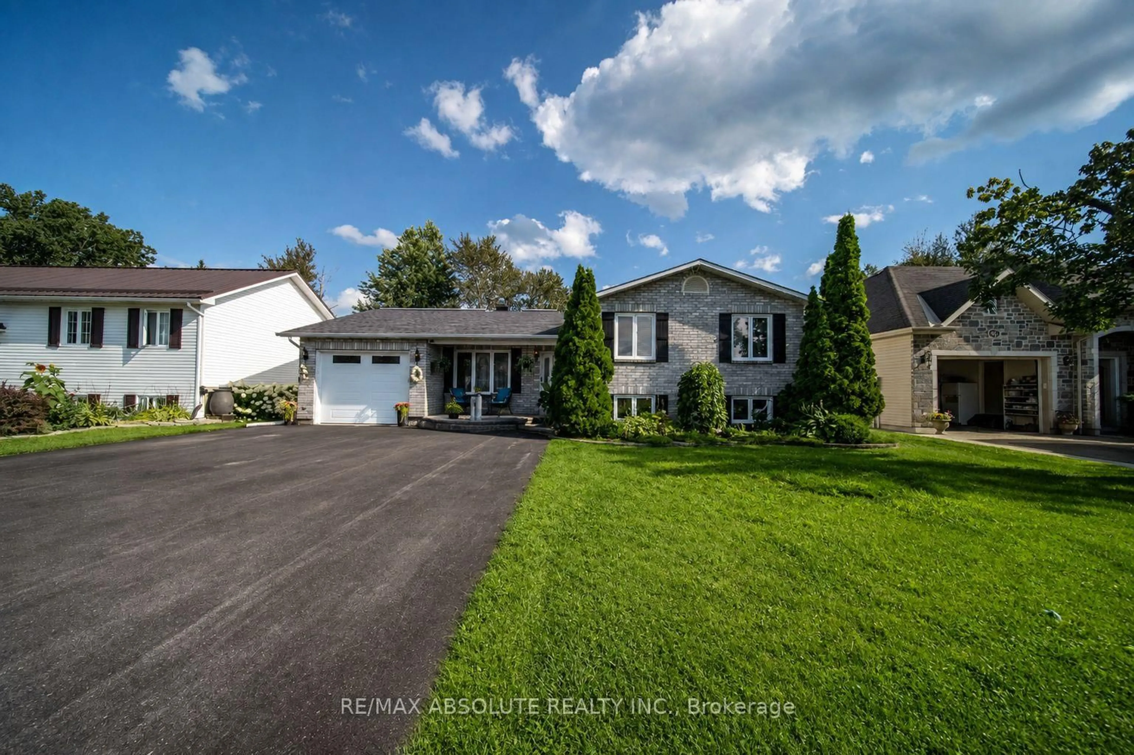 A pic from outside/outdoor area/front of a property/back of a property/a pic from drone, street for 54 Albert St, Russell Ontario K0A 1W0