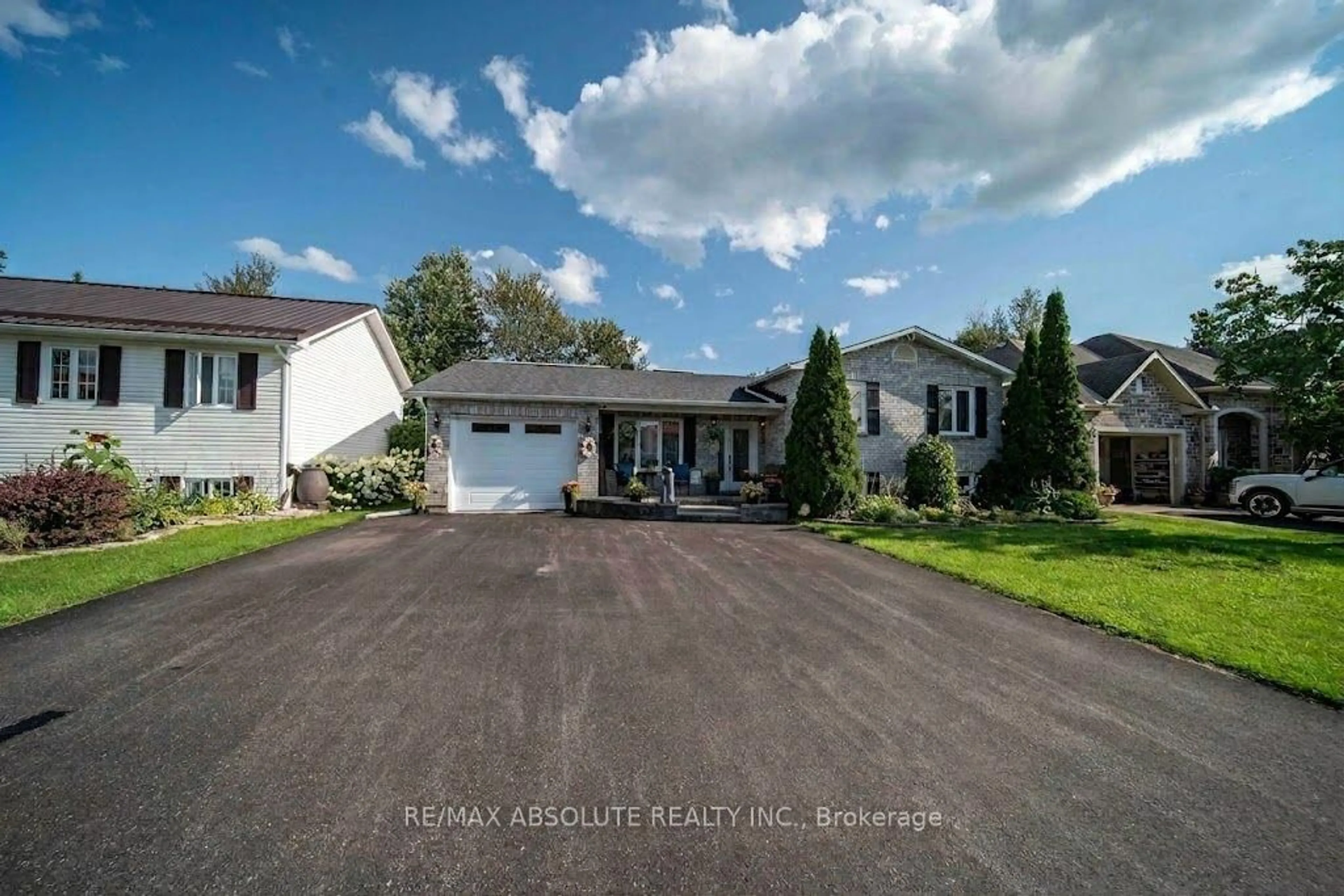 A pic from outside/outdoor area/front of a property/back of a property/a pic from drone, street for 54 Albert St, Russell Ontario K0A 1W0