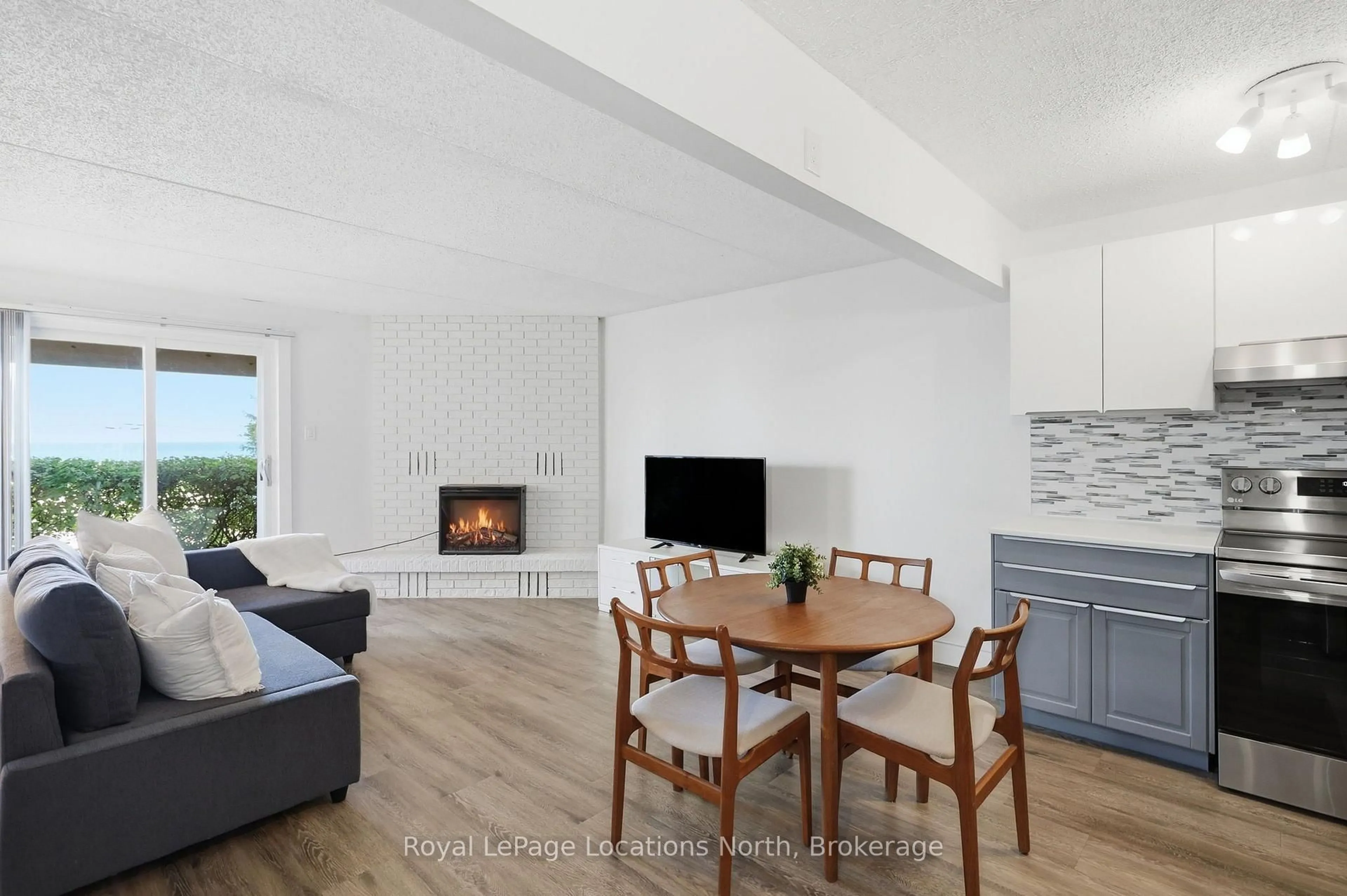 Living room with furniture, unknown for 209472 Highway 26 Highway #25, Blue Mountains Ontario L9Y 0V3