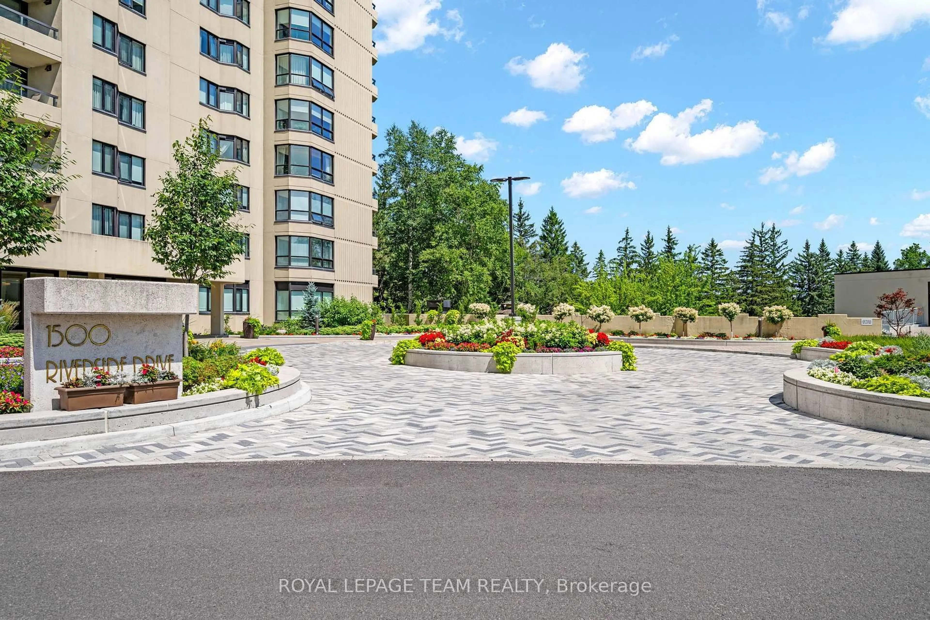 Patio, water/lake/river/ocean view for 1500 Riverside Dr #2408, Ottawa Ontario K1G 4J4