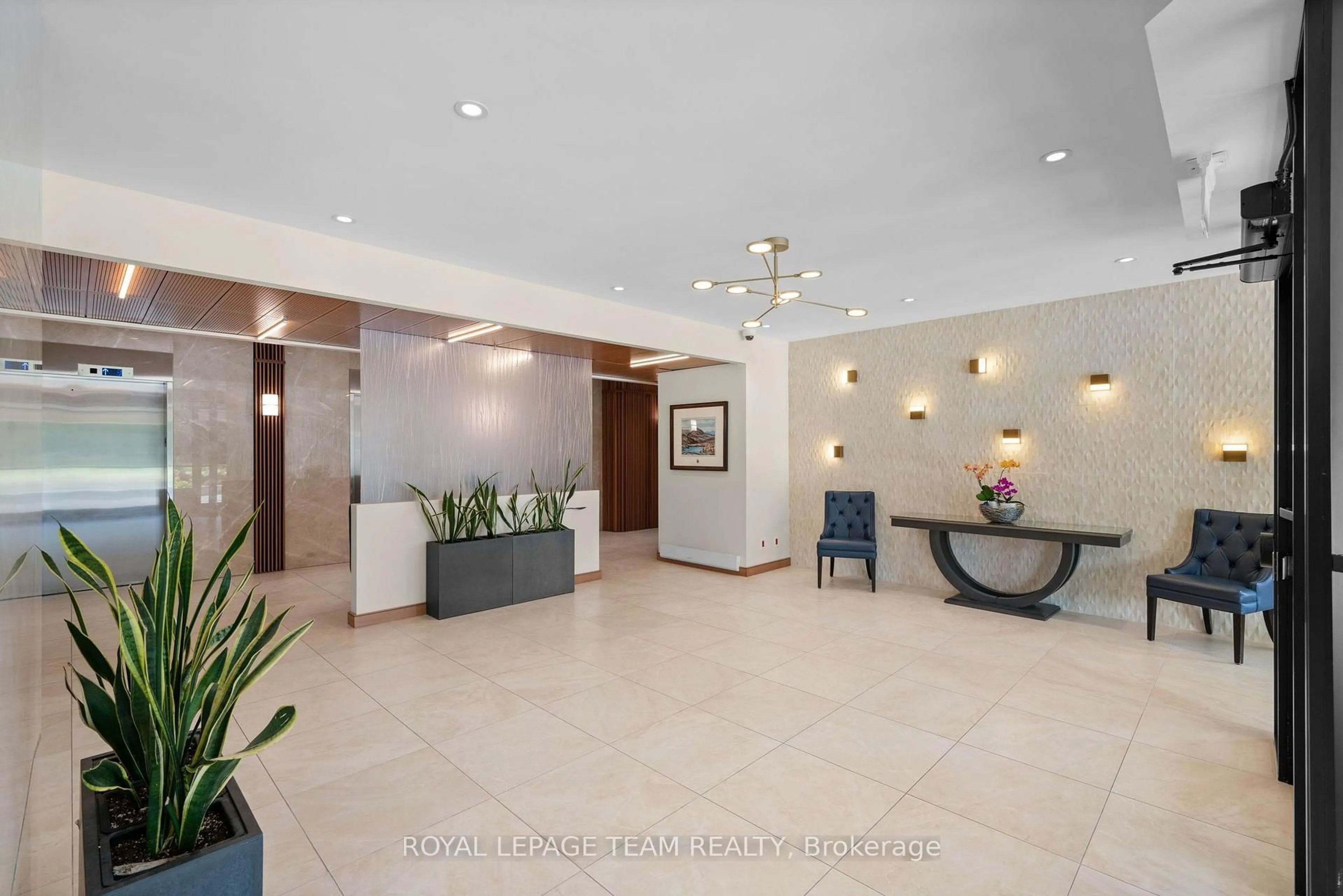Lobby for 1500 Riverside Dr #2408, Ottawa Ontario K1G 4J4