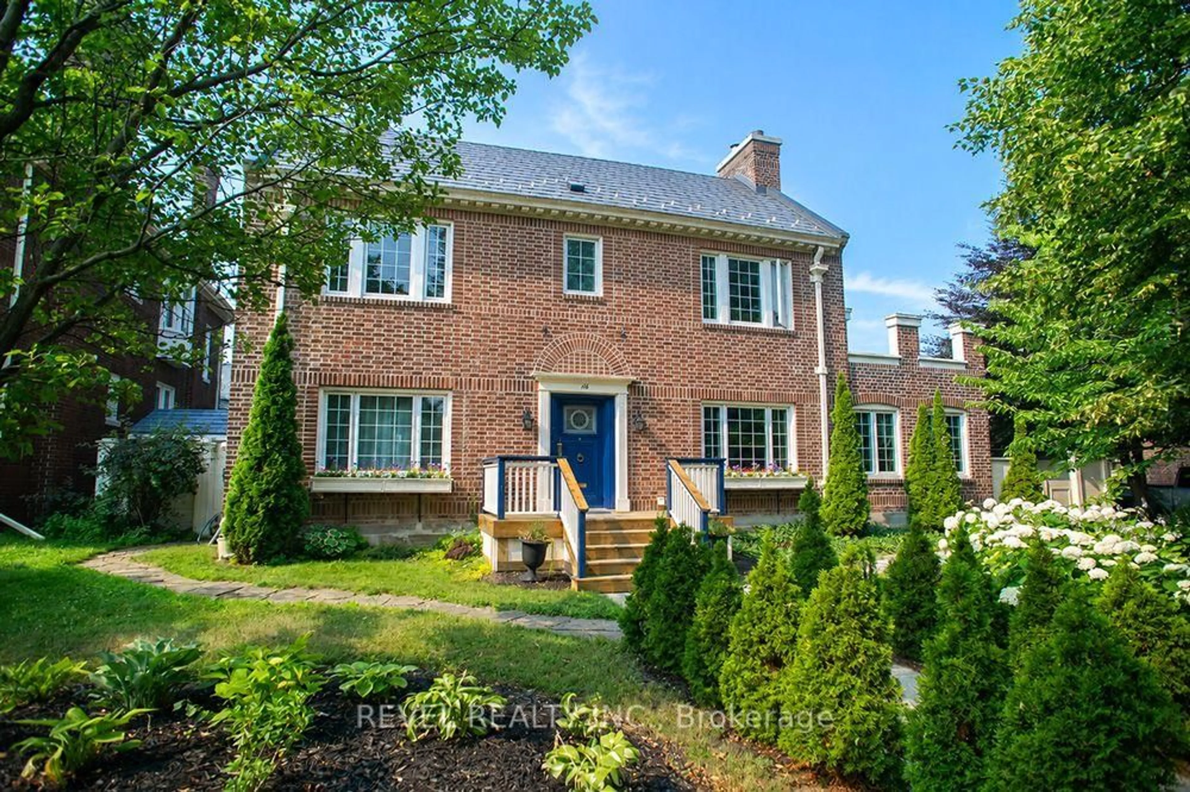 Home with brick exterior material, street for 116 Dufferin Ave, Brantford Ontario N3T 4R1