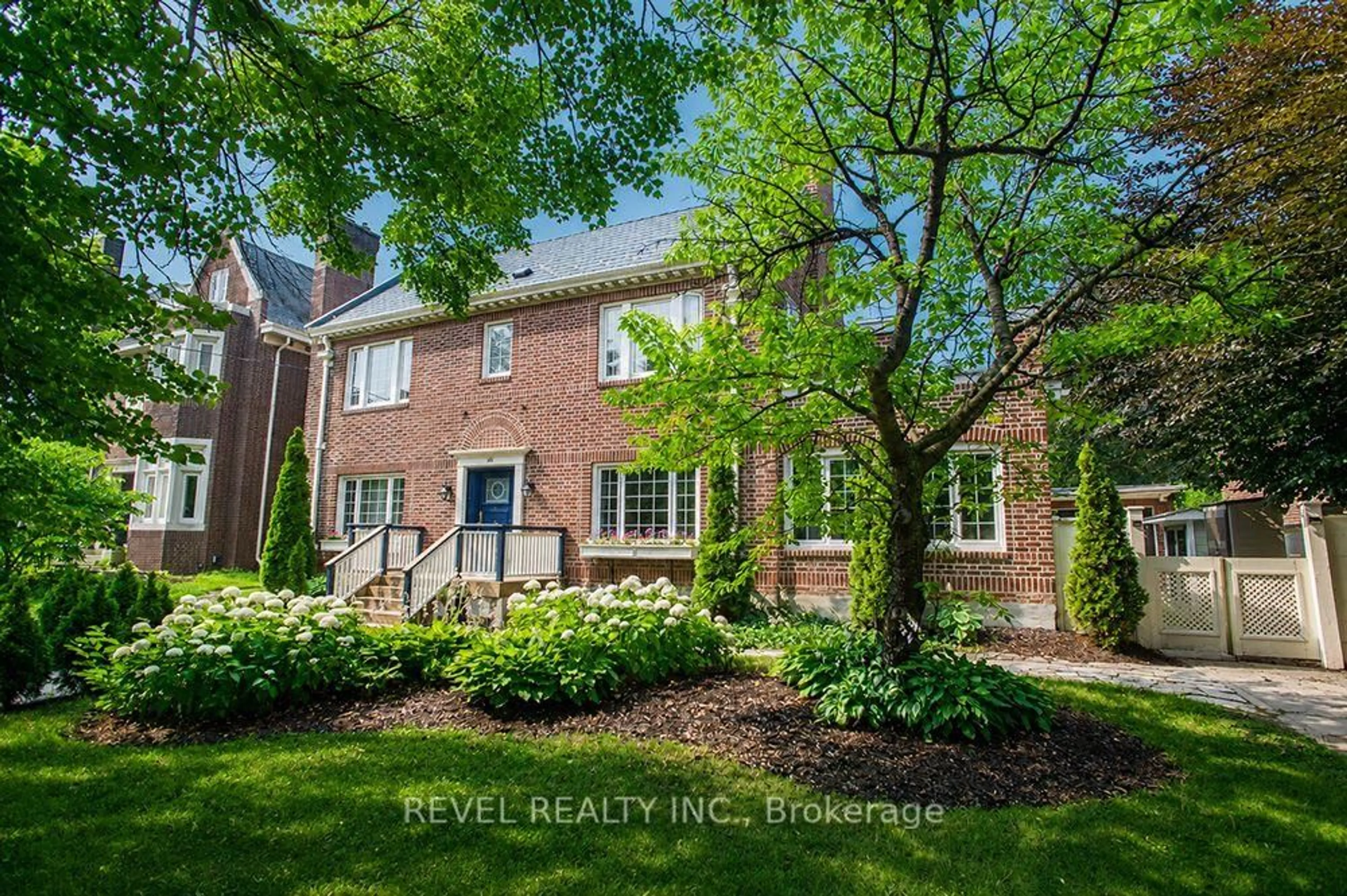 Home with brick exterior material, street for 116 Dufferin Ave, Brantford Ontario N3T 4R1