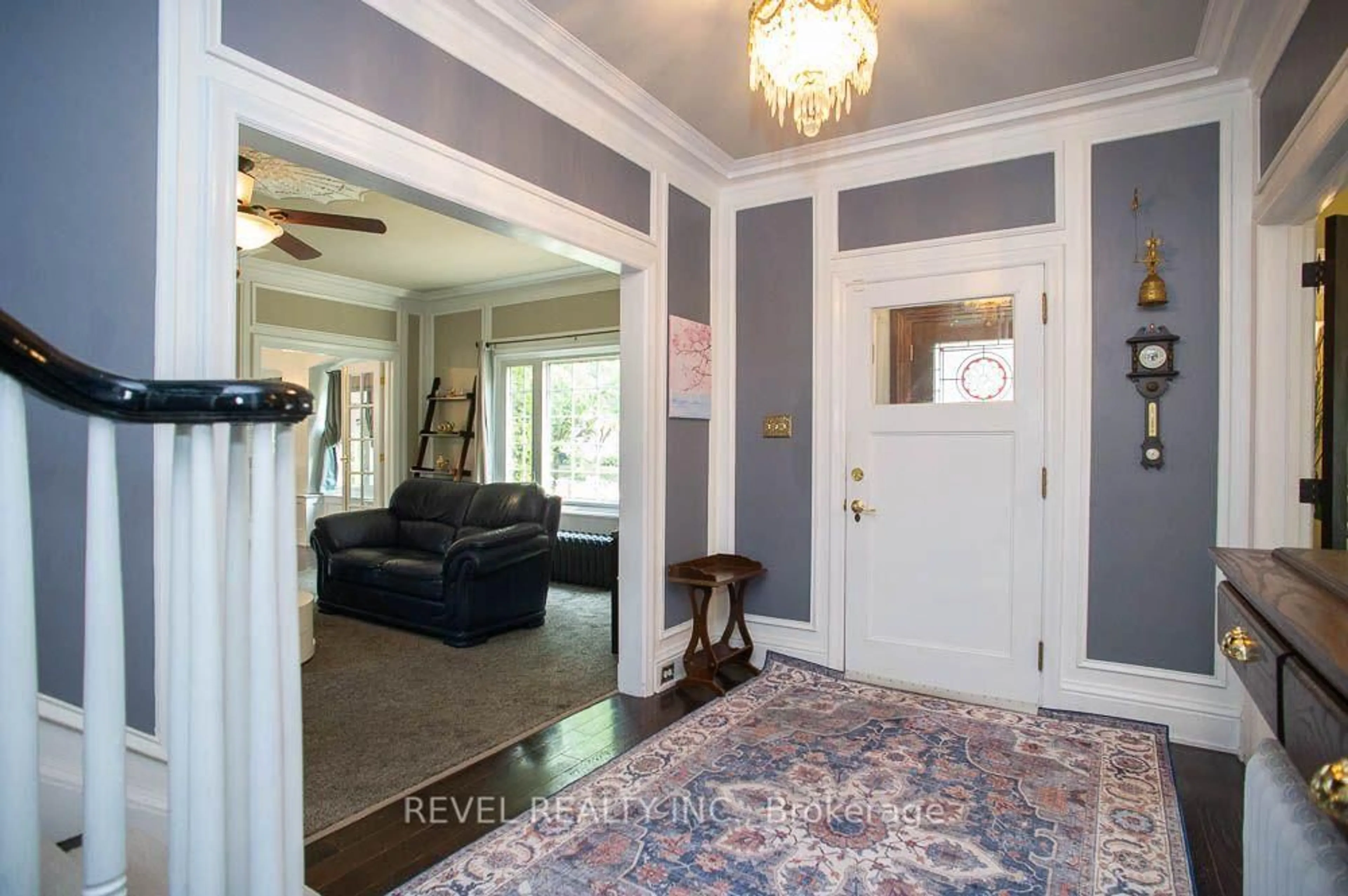 Indoor foyer for 116 Dufferin Ave, Brantford Ontario N3T 4R1