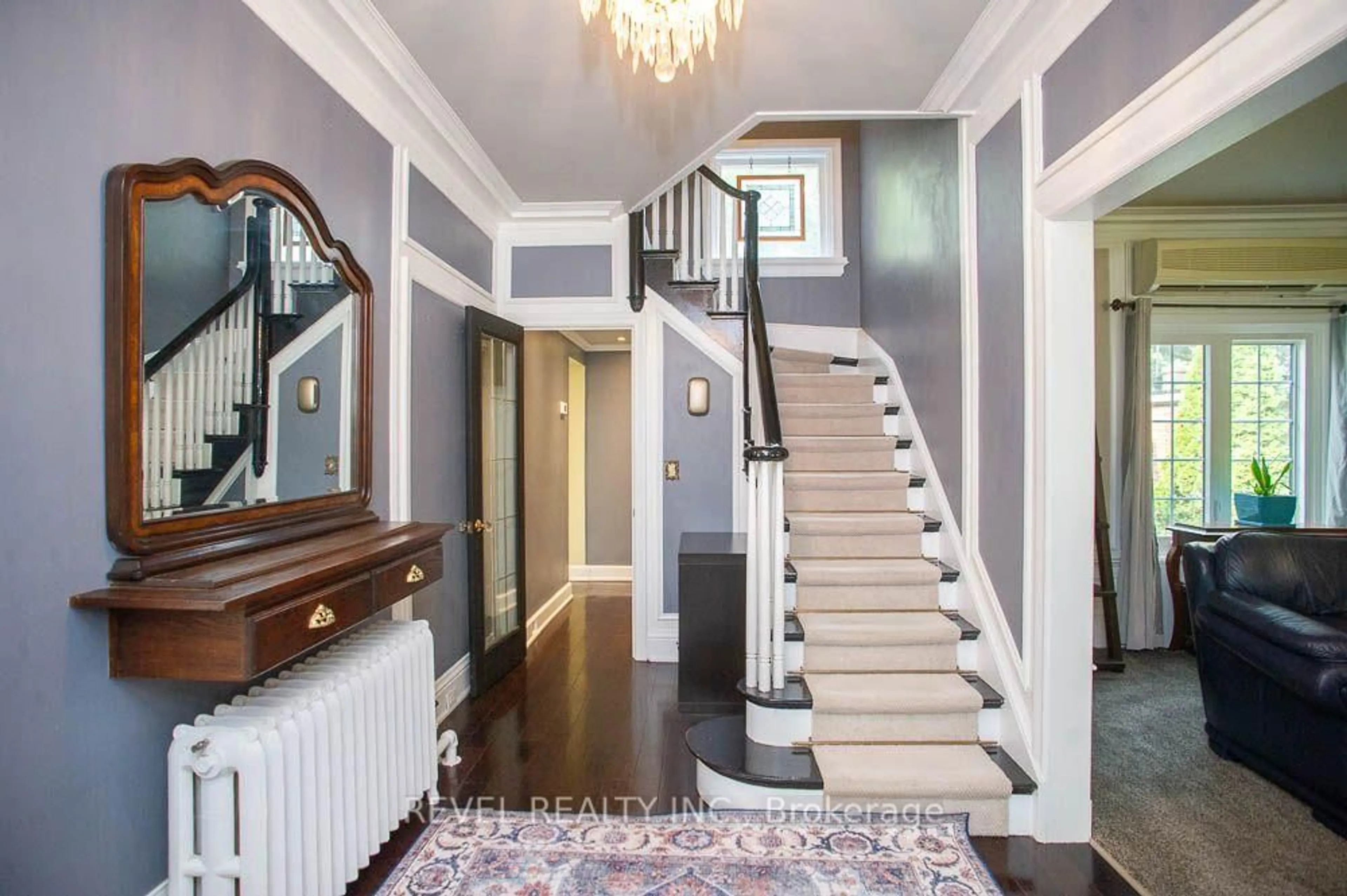 Indoor entryway for 116 Dufferin Ave, Brantford Ontario N3T 4R1