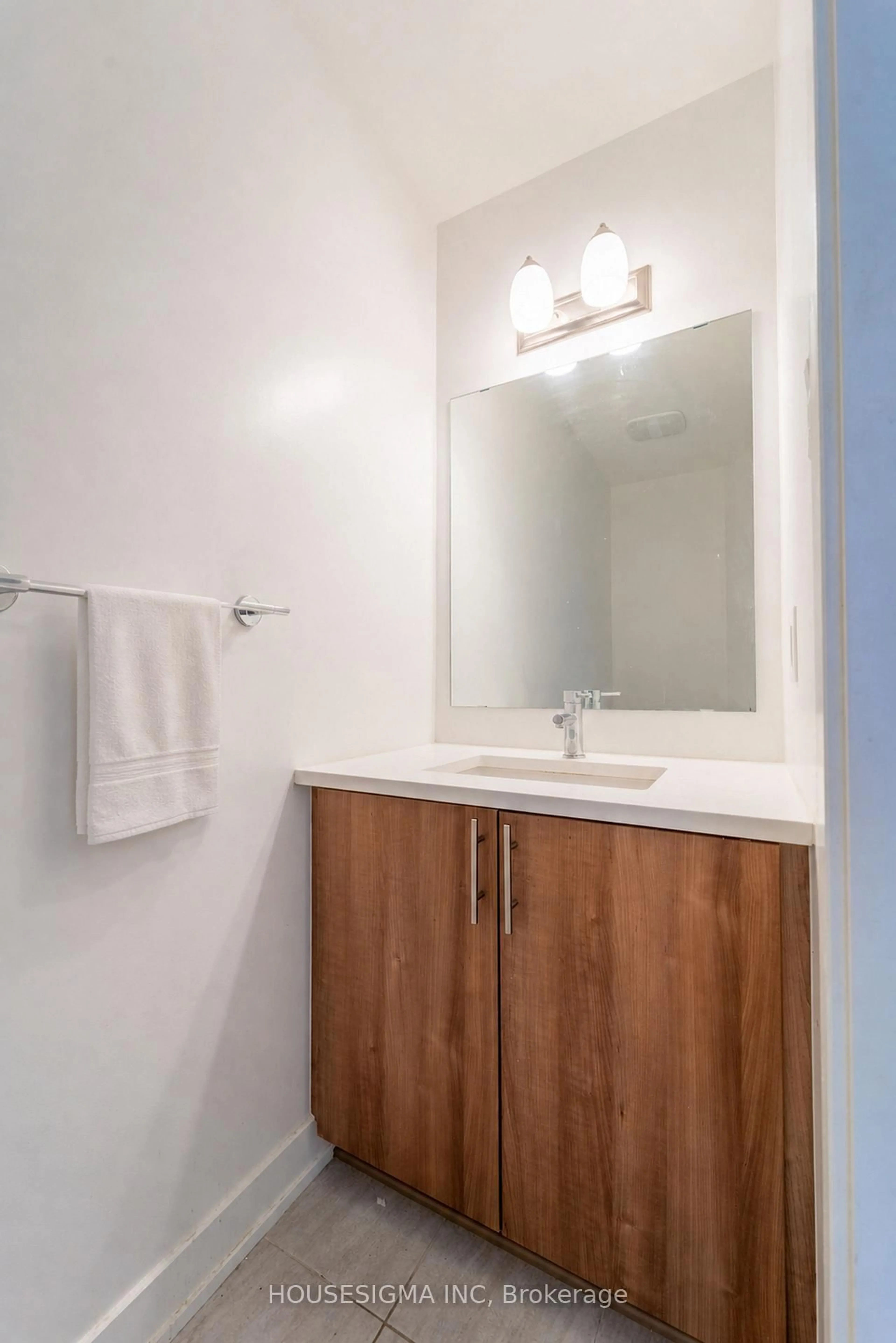 Standard bathroom, unknown for 74 Nettle Cres, Ottawa Ontario K1T 0W9