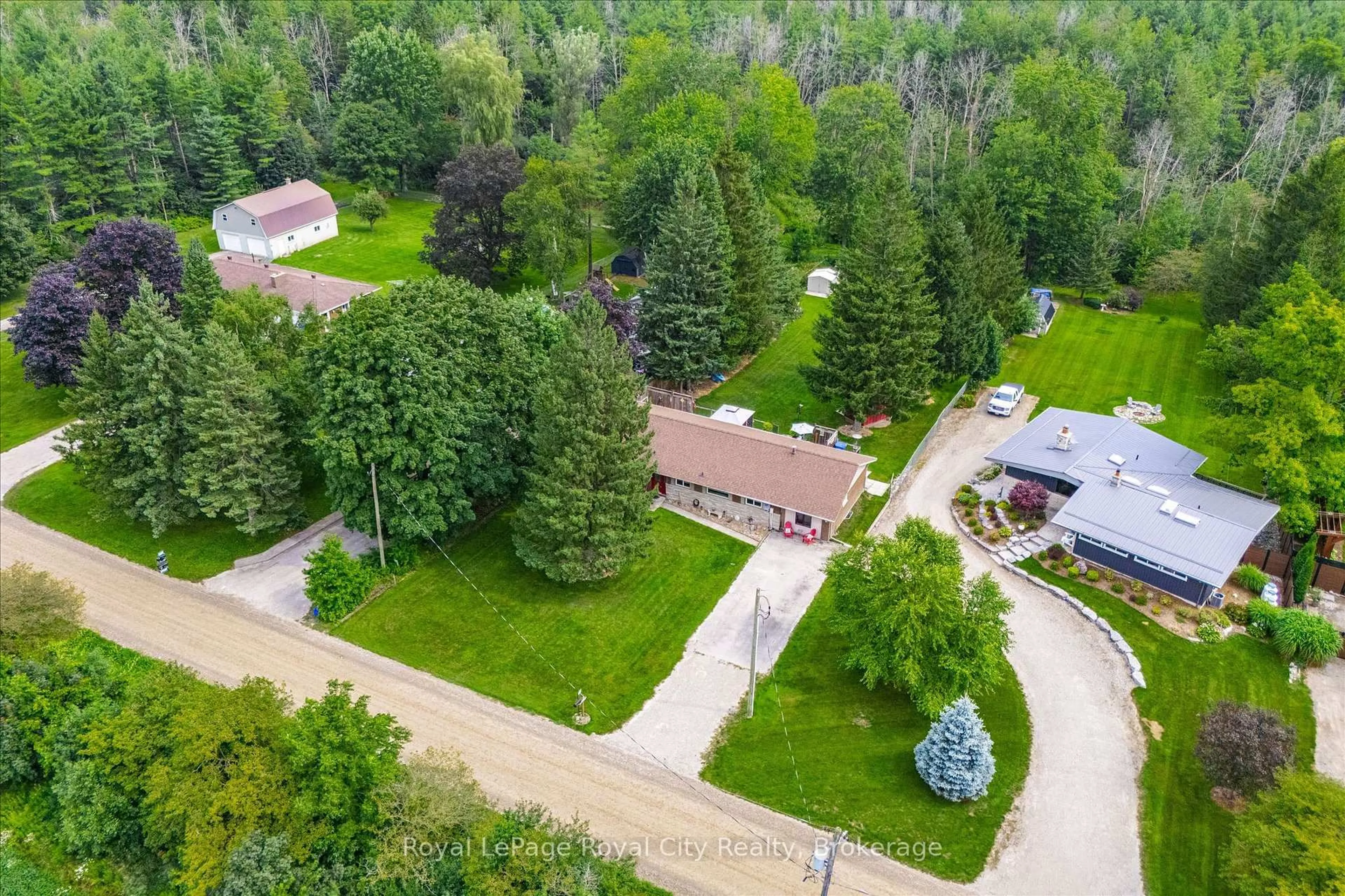 A pic from outside/outdoor area/front of a property/back of a property/a pic from drone, unknown for 6167 Guelph St, Centre Wellington Ontario N0B 1S0