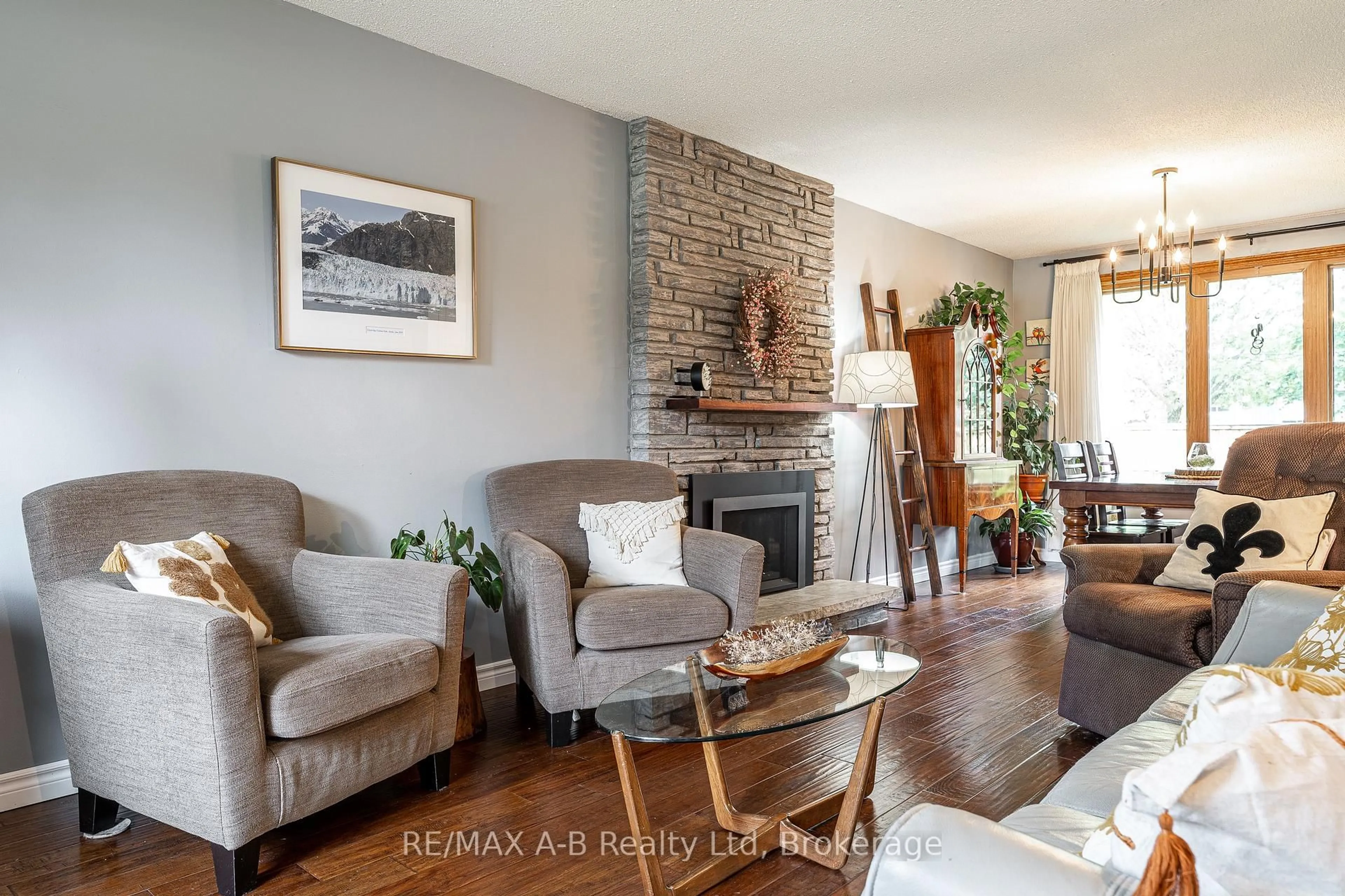 Living room with furniture, wood/laminate floor for 45 Magwood Crt, Stratford Ontario N4Z 1G3
