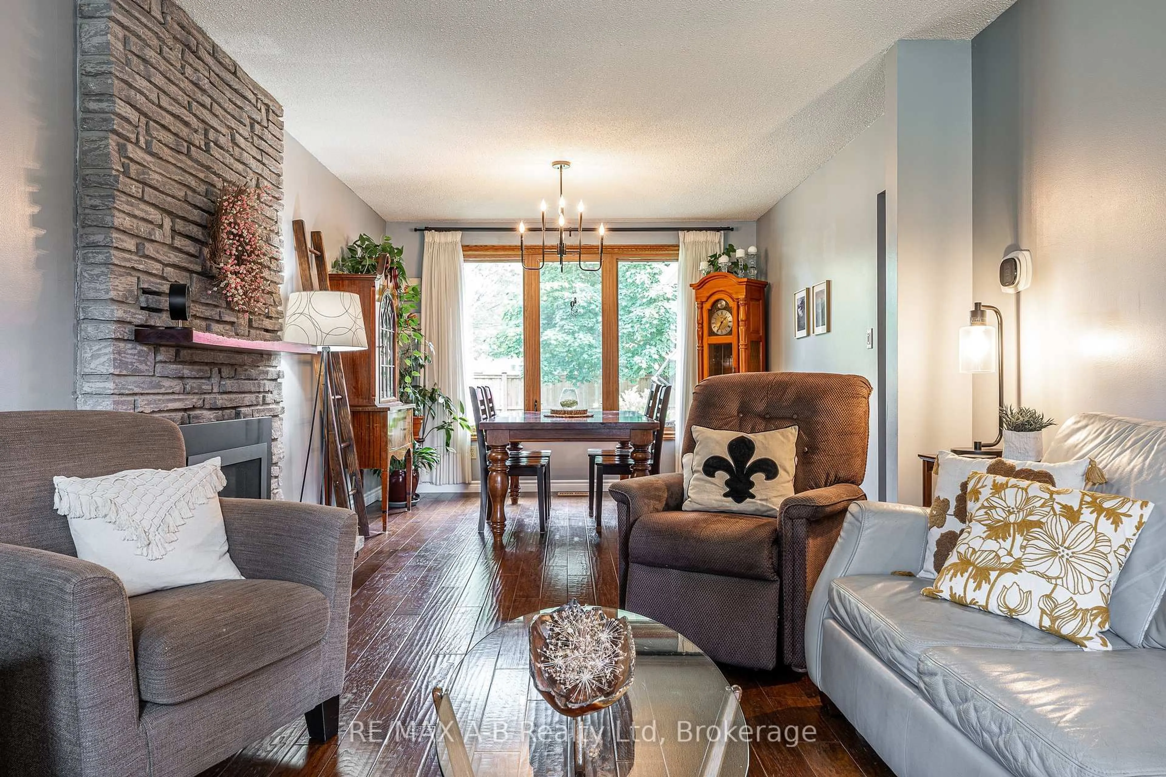 Living room with furniture, wood/laminate floor for 45 Magwood Crt, Stratford Ontario N4Z 1G3